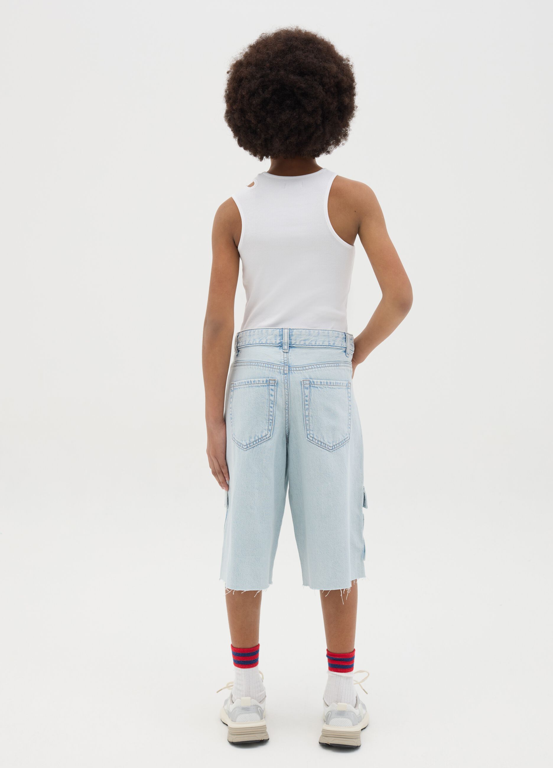Girls’ light blue regular-fit shorts in 100% cotton with adjustable waist