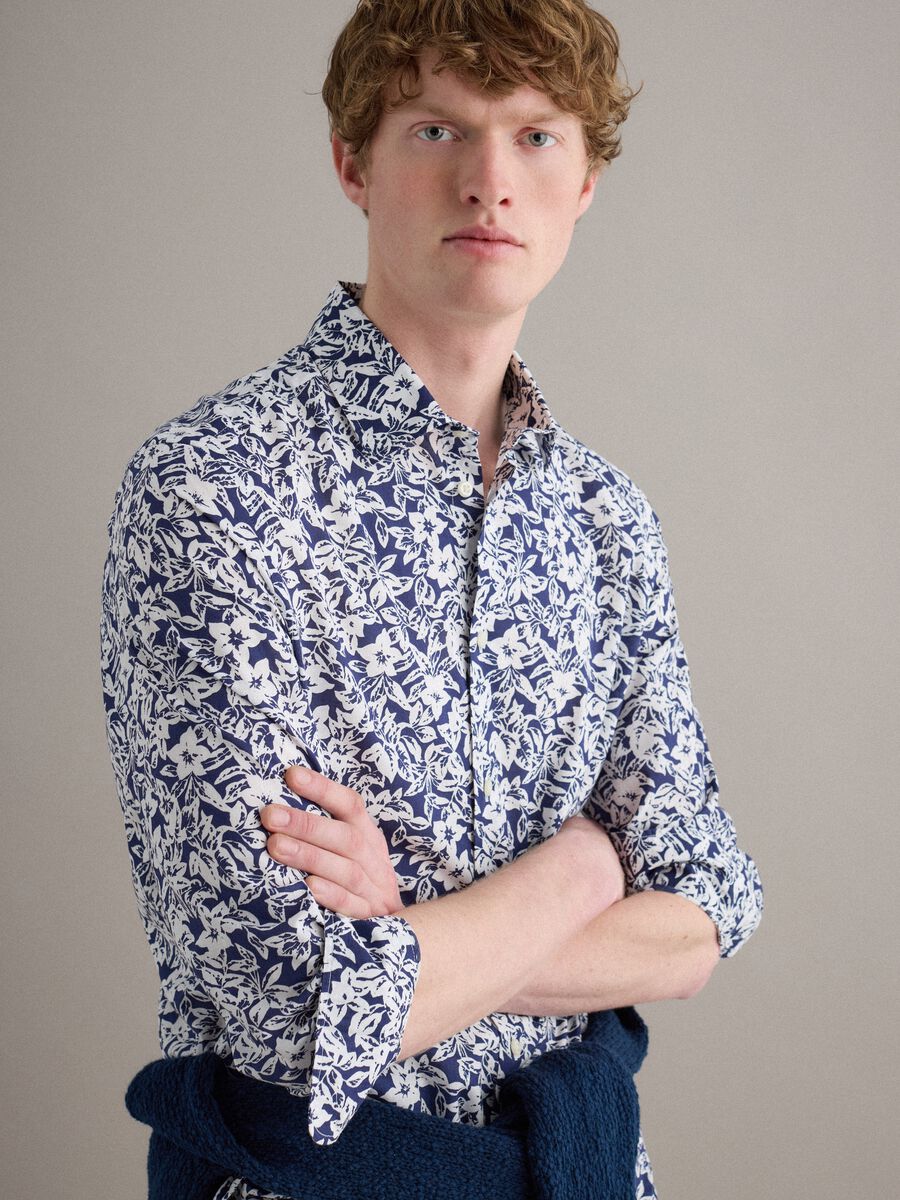 Camicia in puro cotone multicolor regular fit con motivo floreale_2