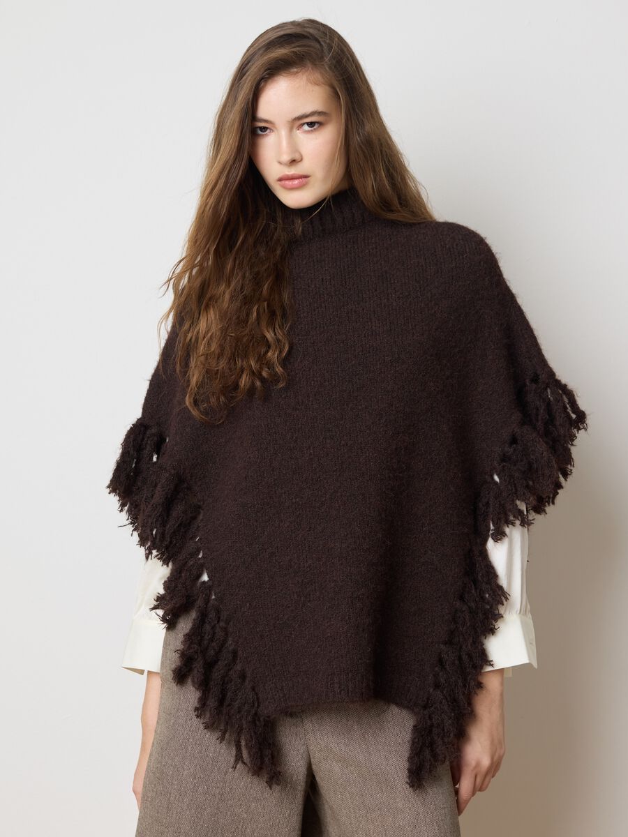 Poncho con frange marrone_3