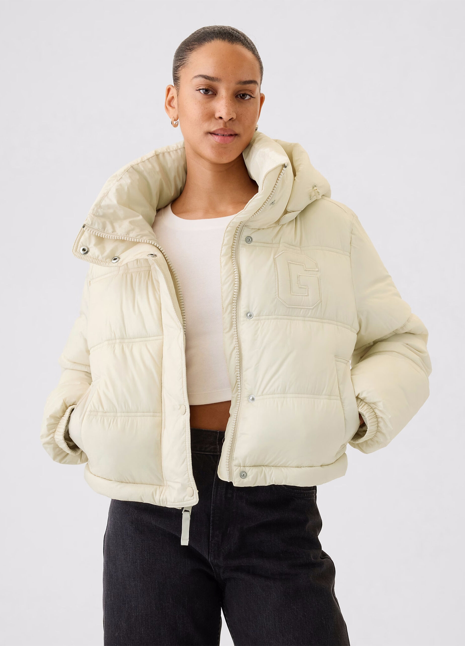 Short quilted down jacket with hood