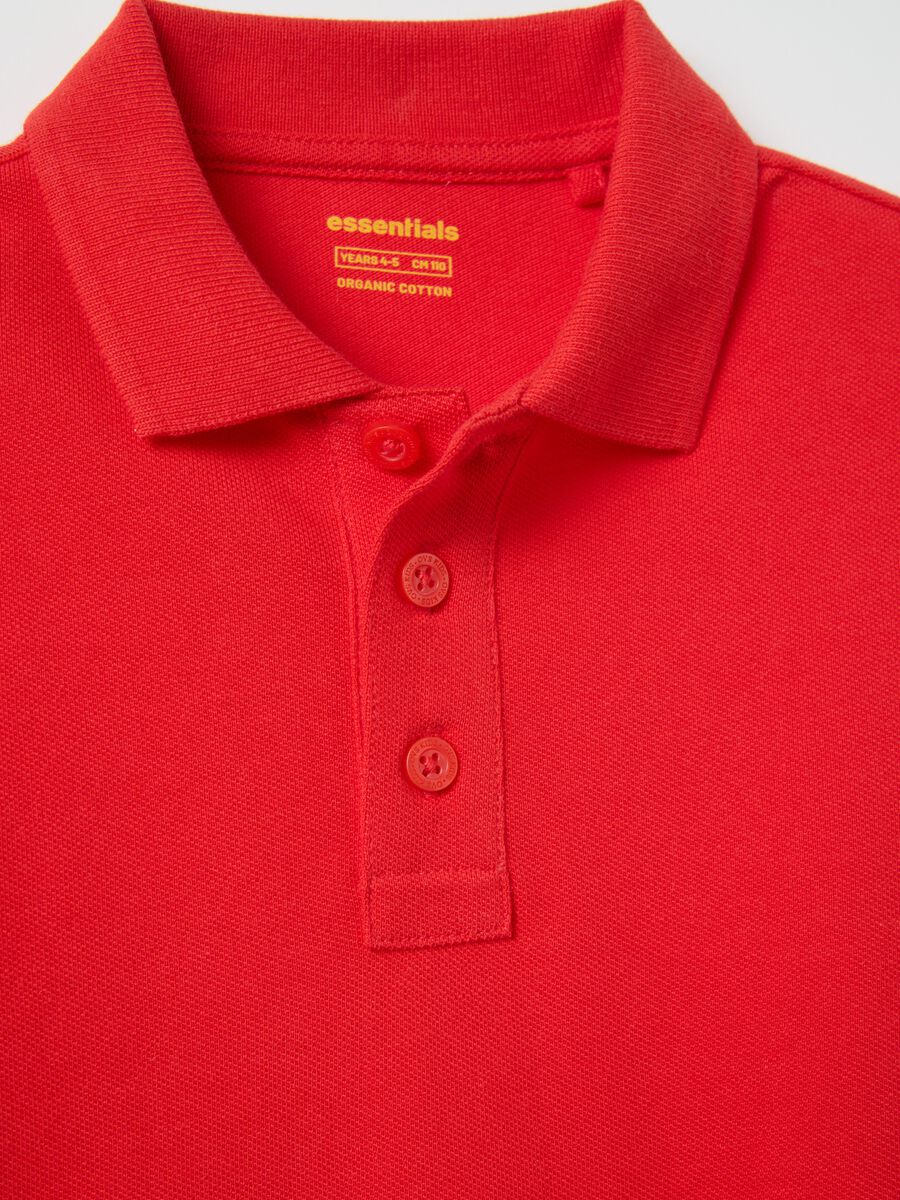 Red polo shirt with short sleeves in organic cotton_2