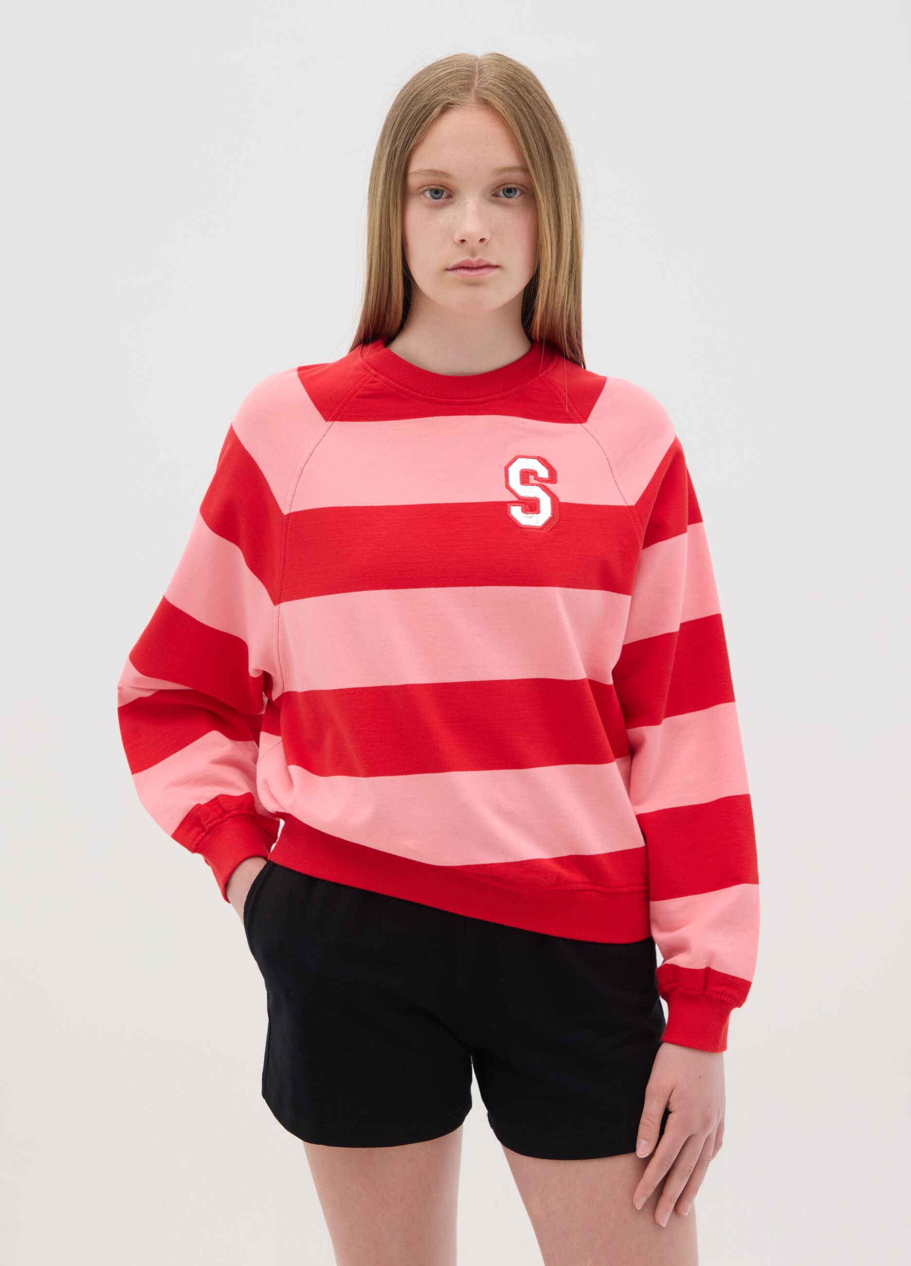 Felpa in French Terry a righe e ricamo "S"