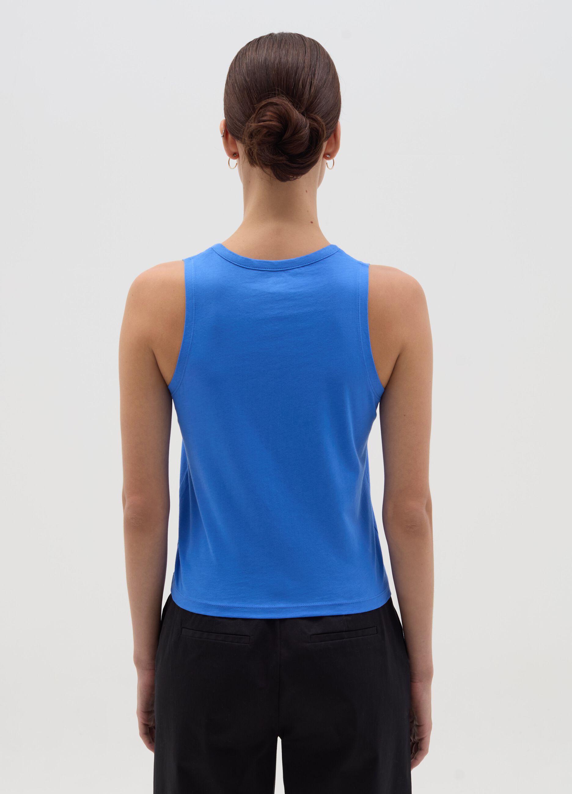 Tank top con scollo serafino