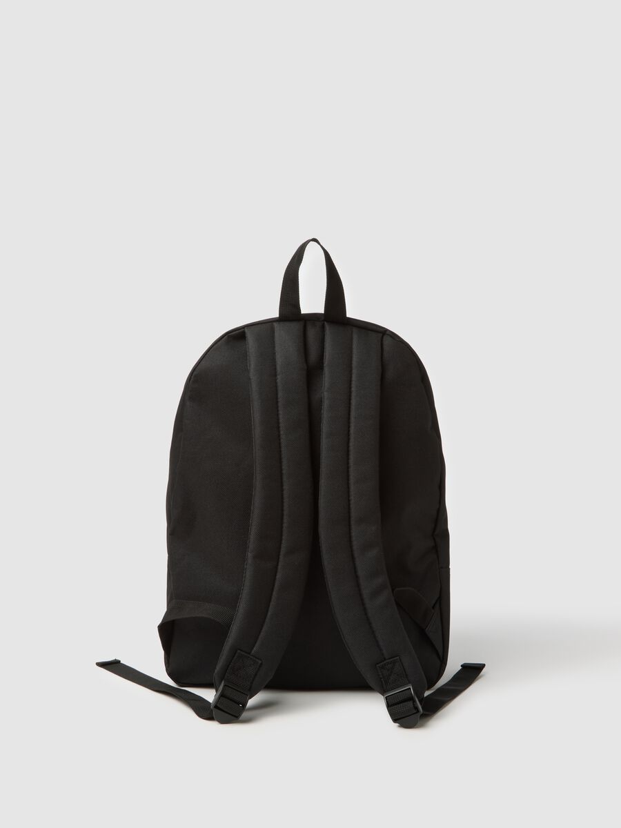 Zaino sportivo nero con spallacci regolabili_1
