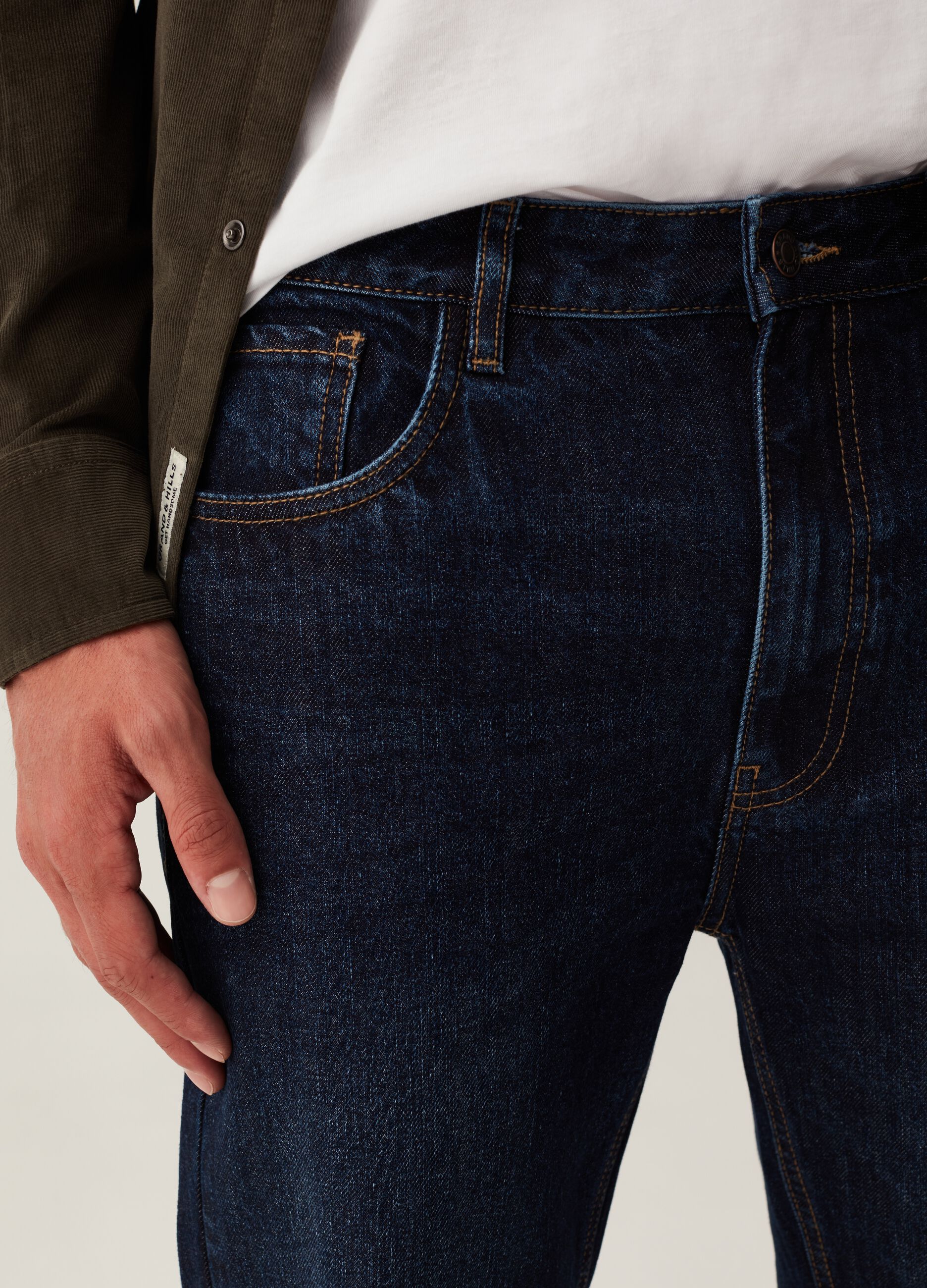 Jeans straight fit con scoloriture_3