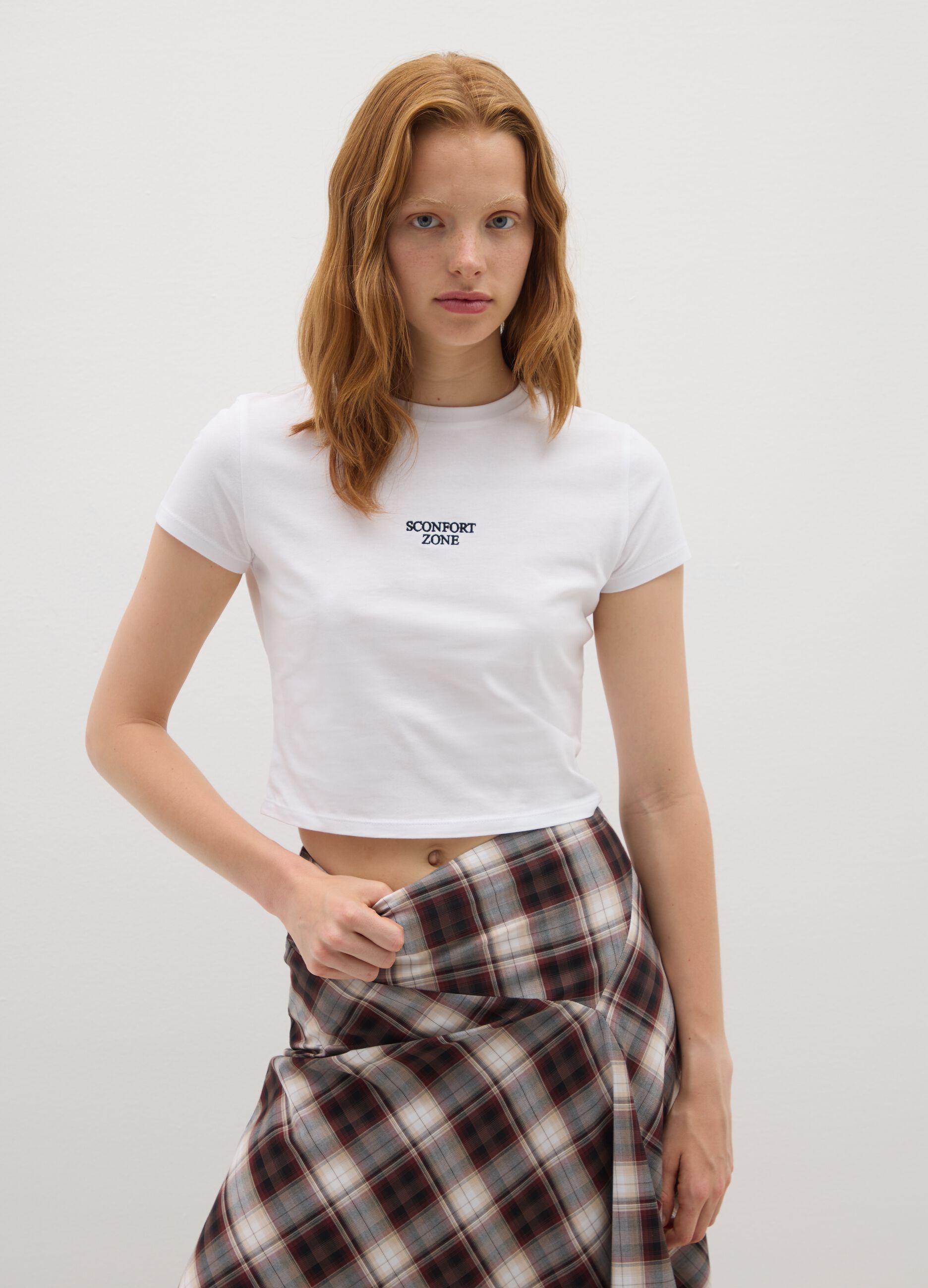 T-shirt in puro cotone bianca crop fitted