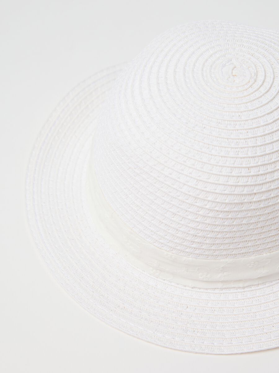 White cloche hat with bow_1