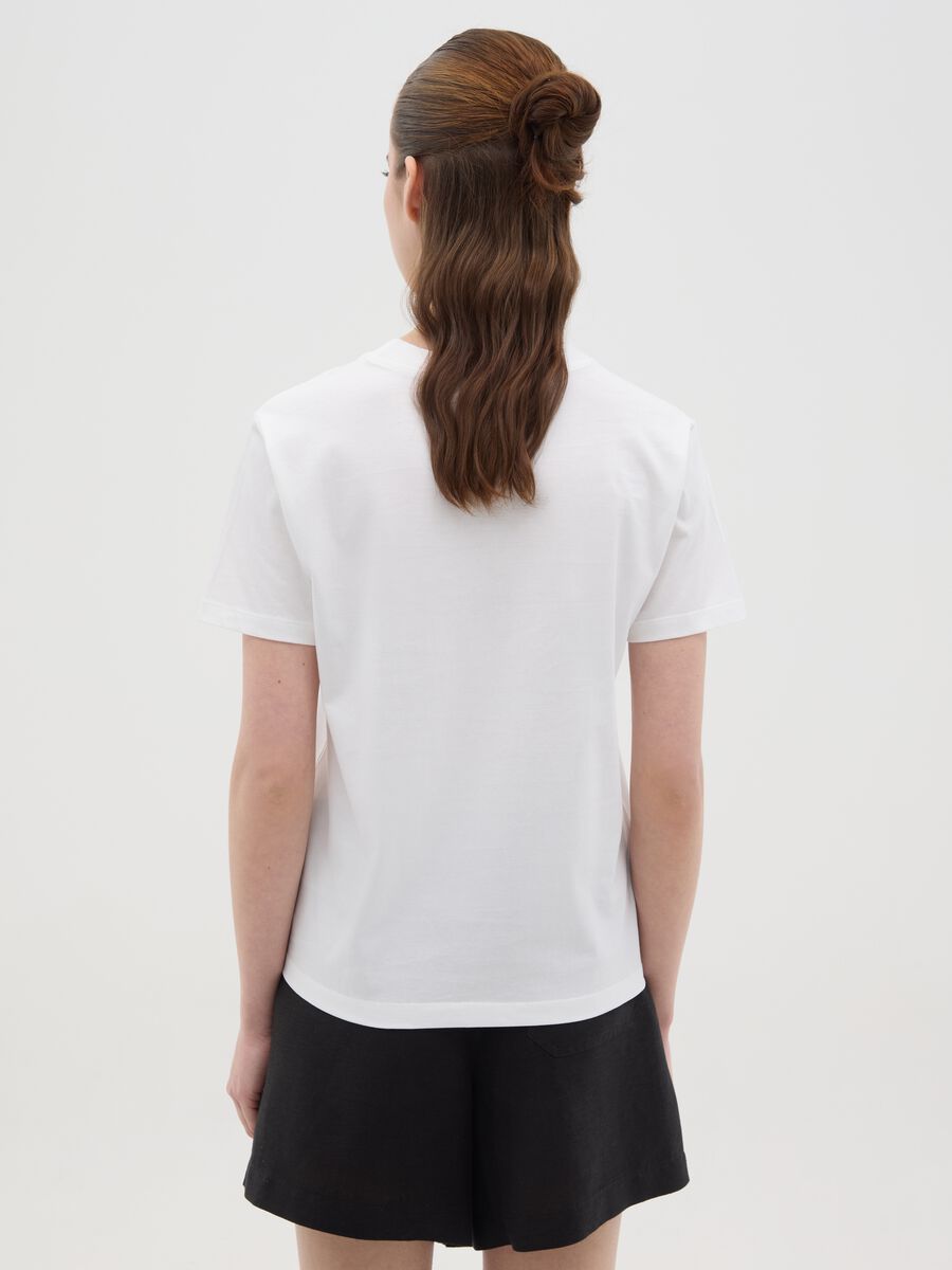 White T-shirt with Stitch print in foil_3