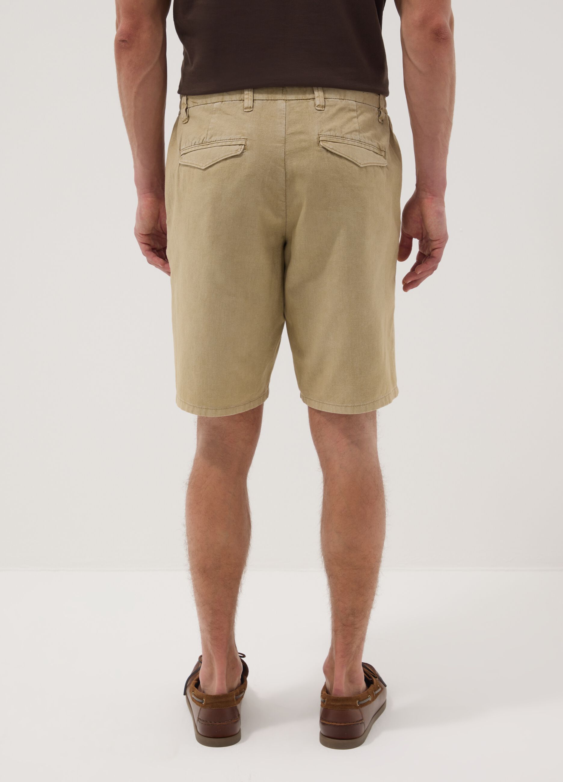 Beige chino Bermuda shorts in a linen and cotton blend