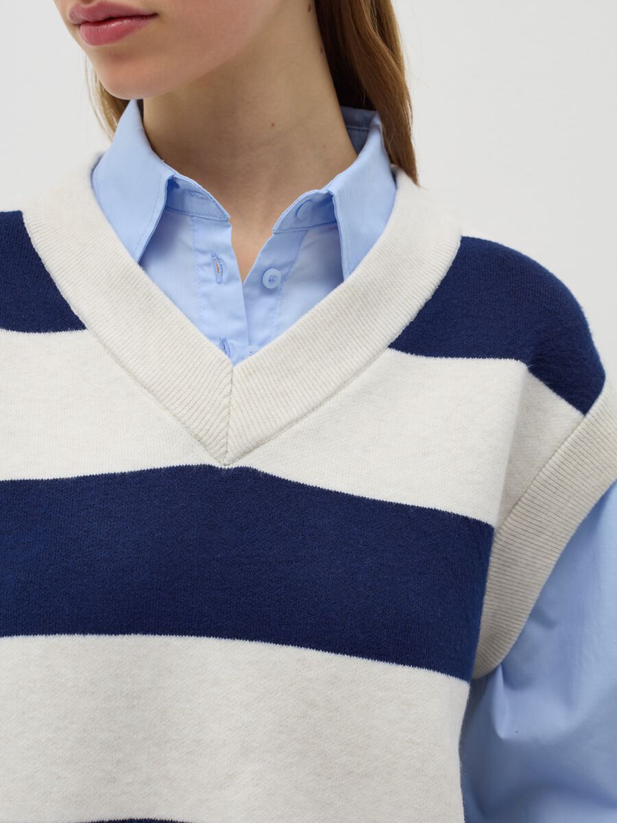 Closed gilet with stripes_3