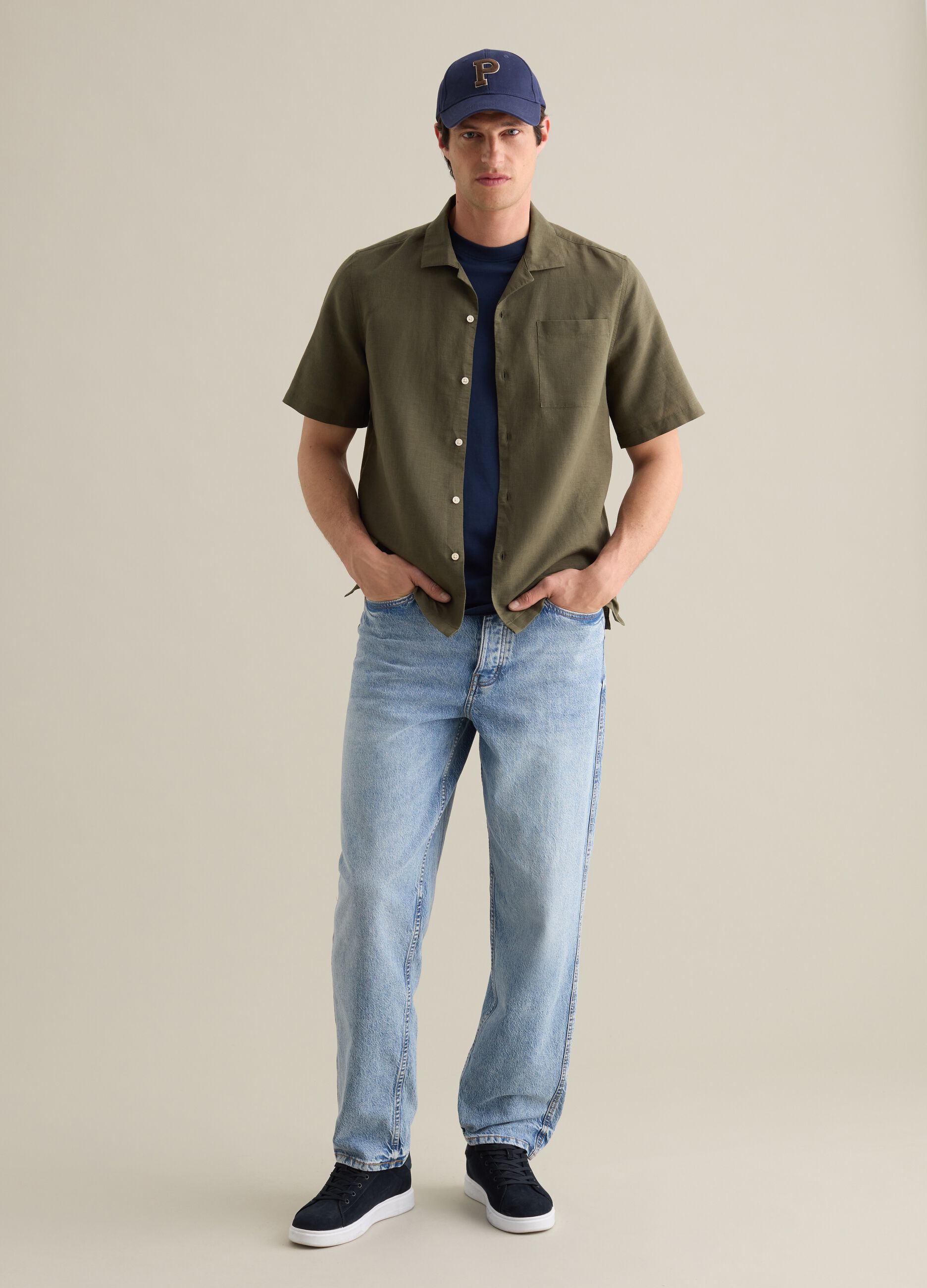 Camicia da uomo in lino e cotone verde regular fit con colletto bowling