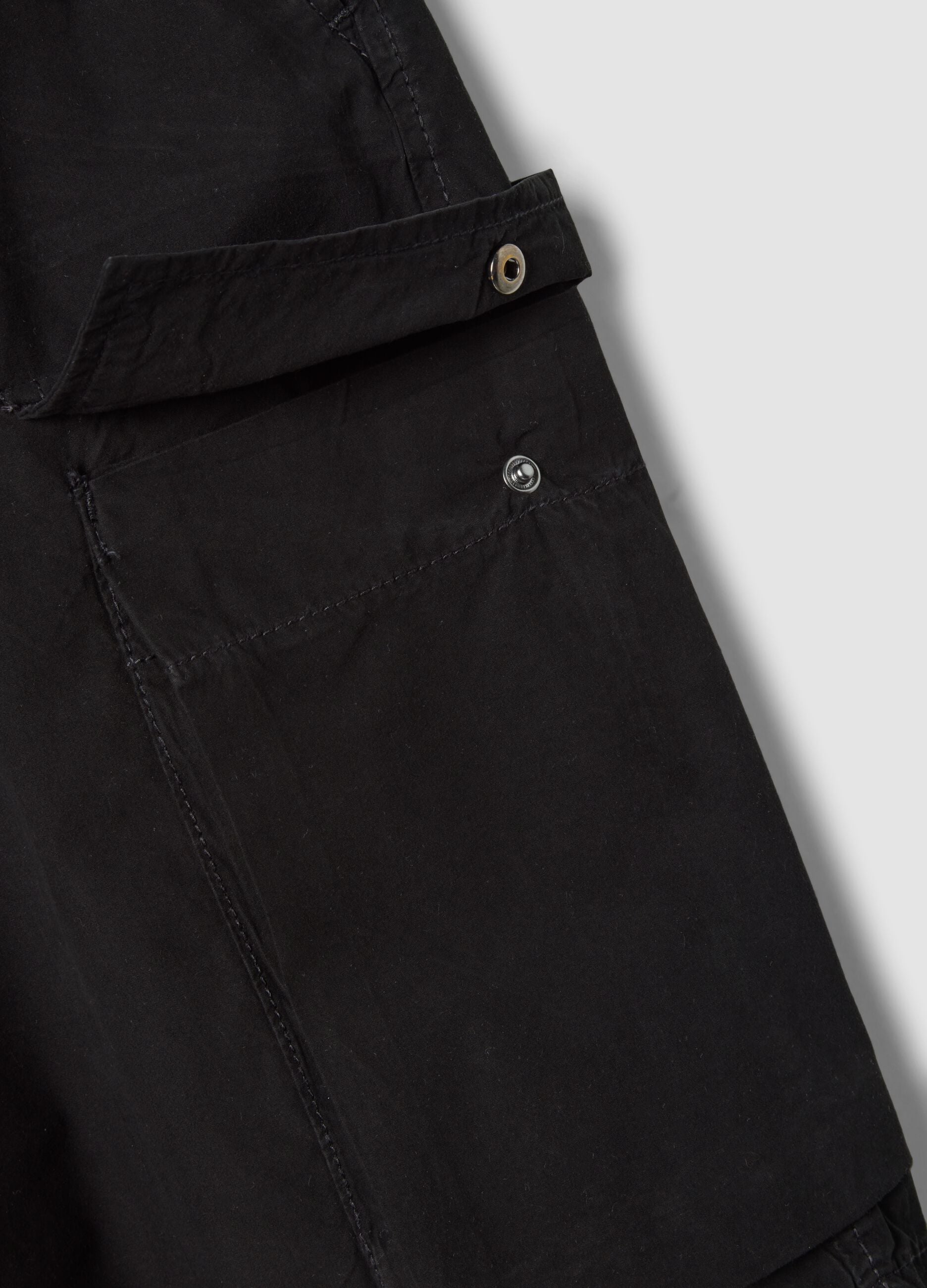 Black cotton cargo Bermuda shorts &ndash; baggy fit
