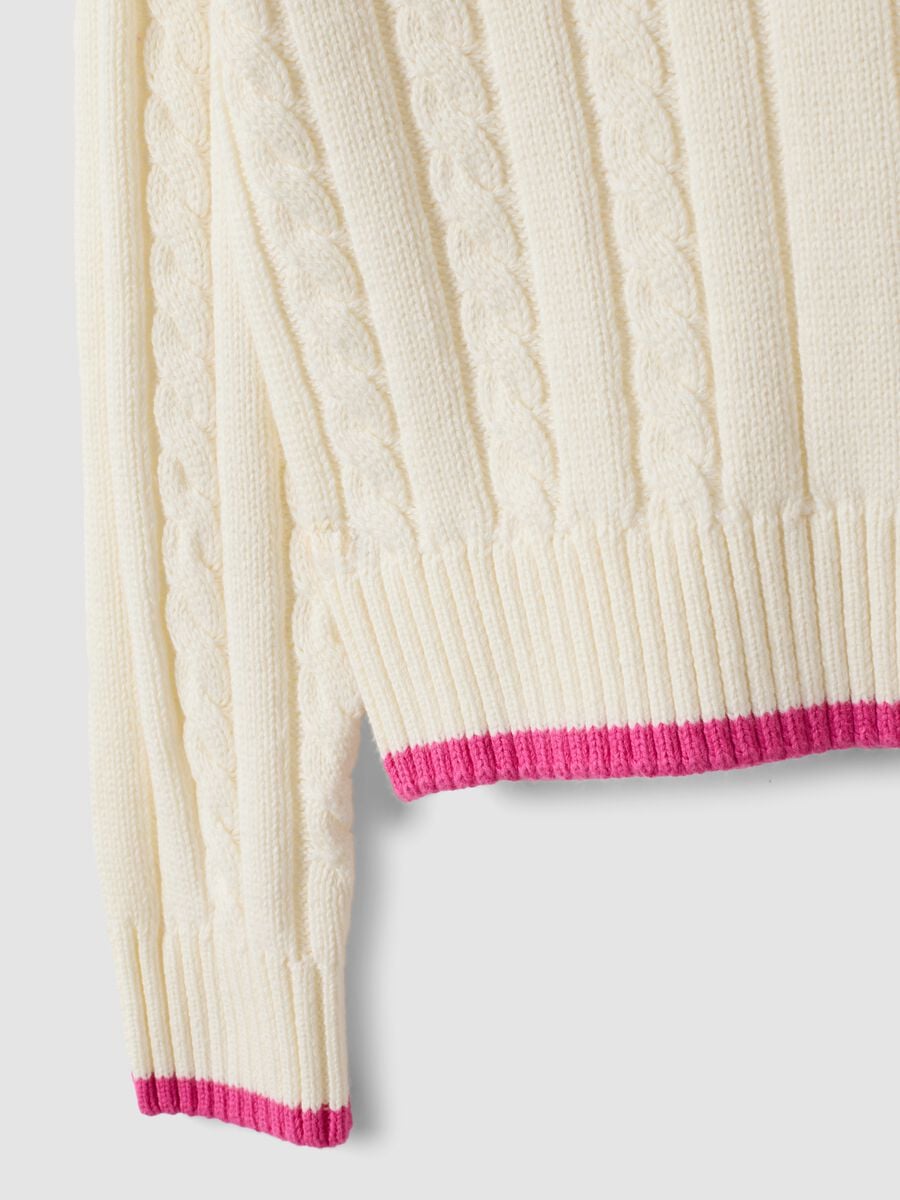 Maglia bianca in puro cotone a trecce con scollo a V per bambina_3