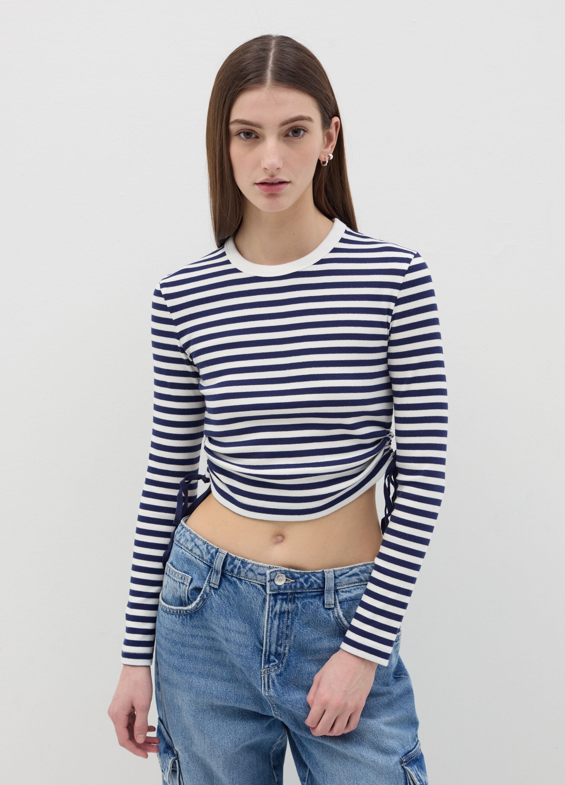 Crop T-shirt with laces