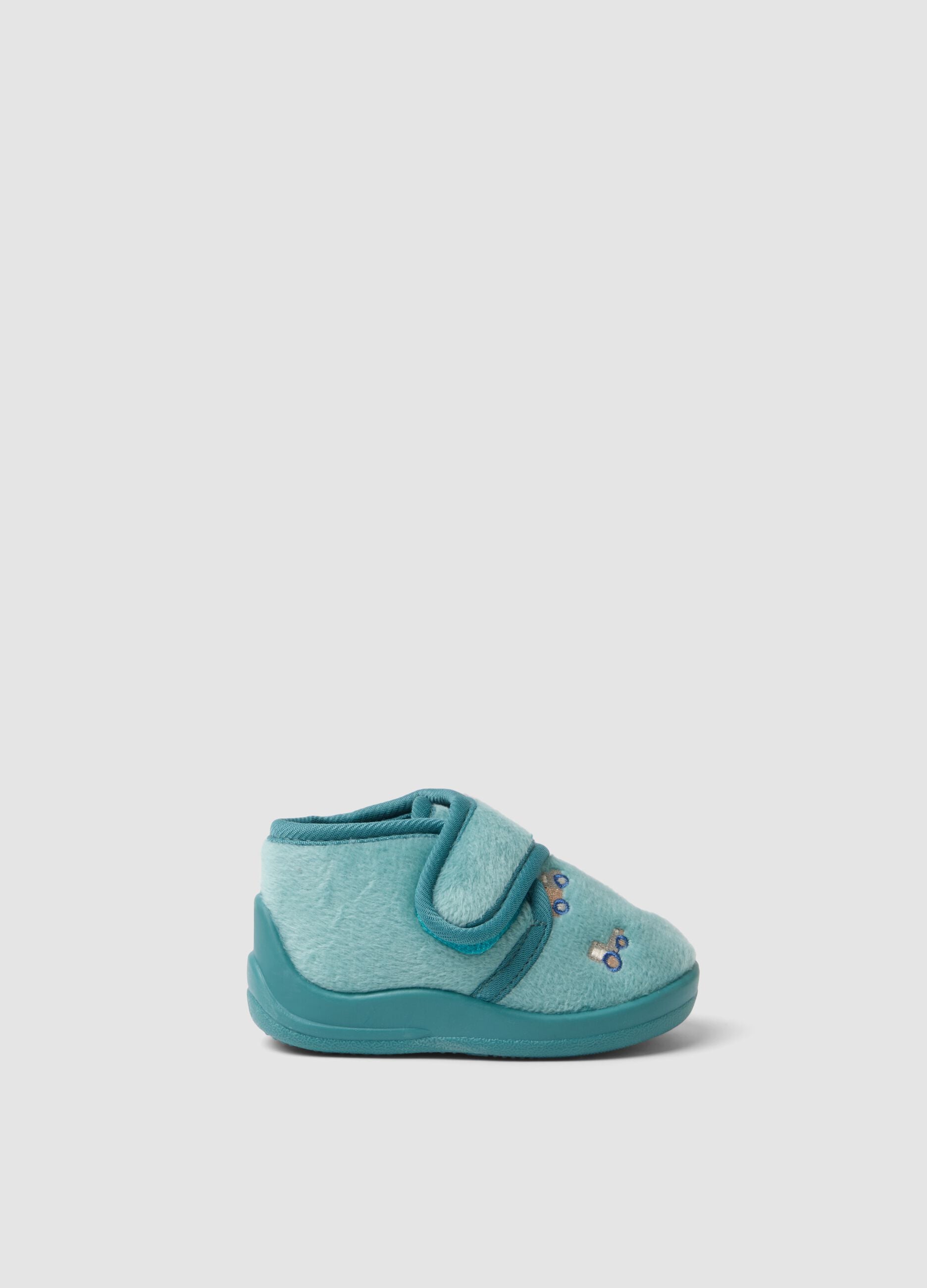 Green baby slippers with hook-and-loop fastening and embroidery