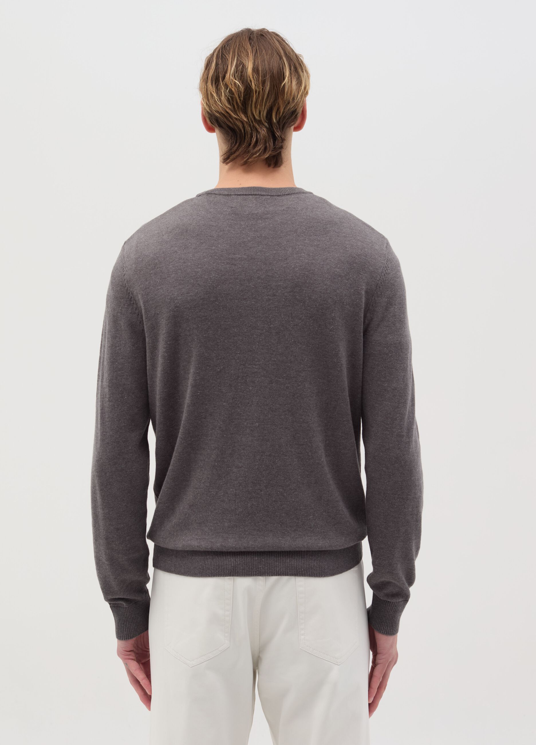 Round neck pullover