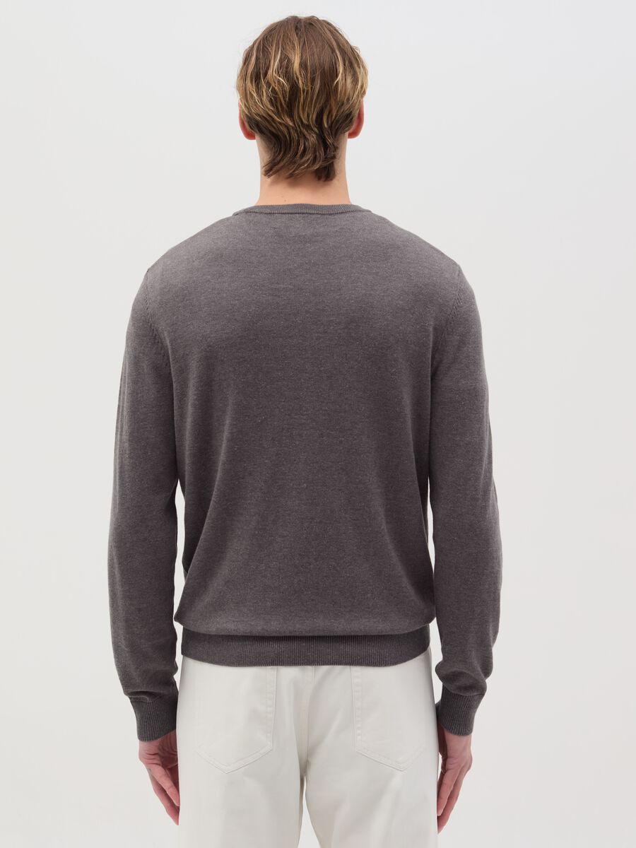 Round neck pullover_3