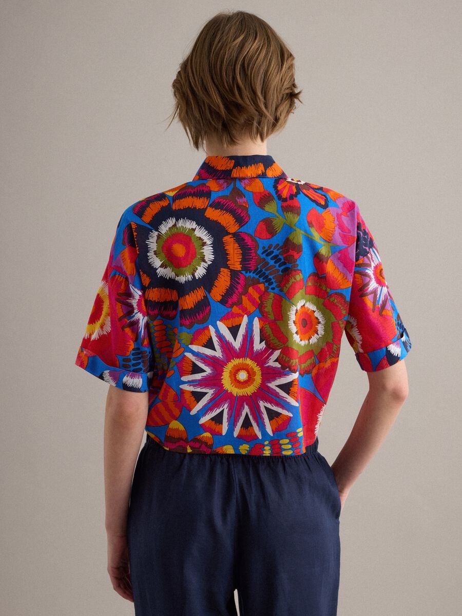 Camicia crop multicolor in puro cotone_3