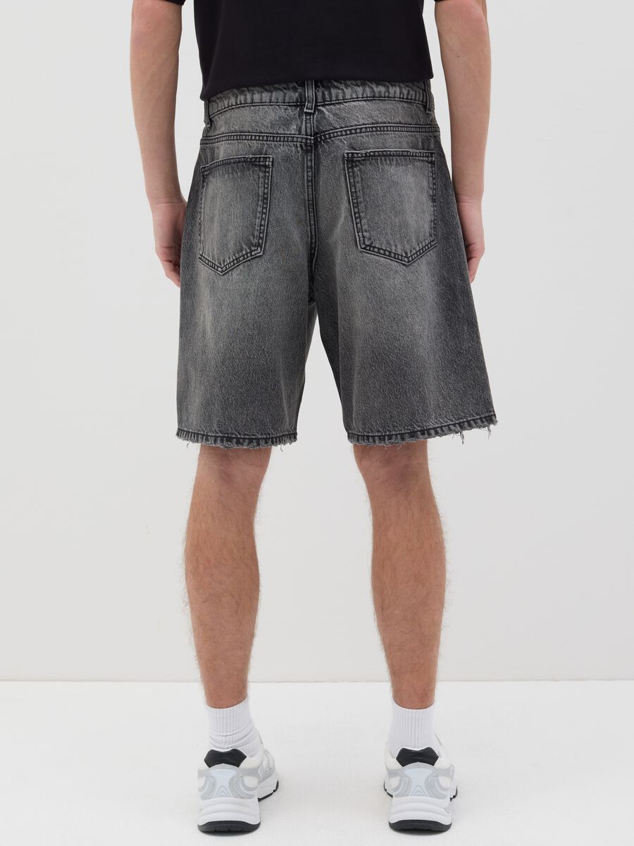Black denim shorts with ripped details_2