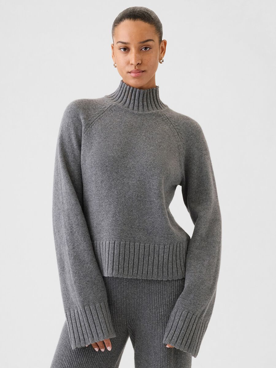Pullover with high neck_0