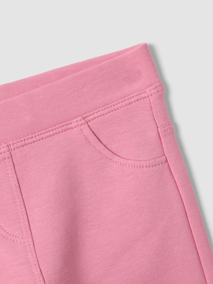 Pantaloni flare rosa in cotone organico elasticizzato per bimba_3