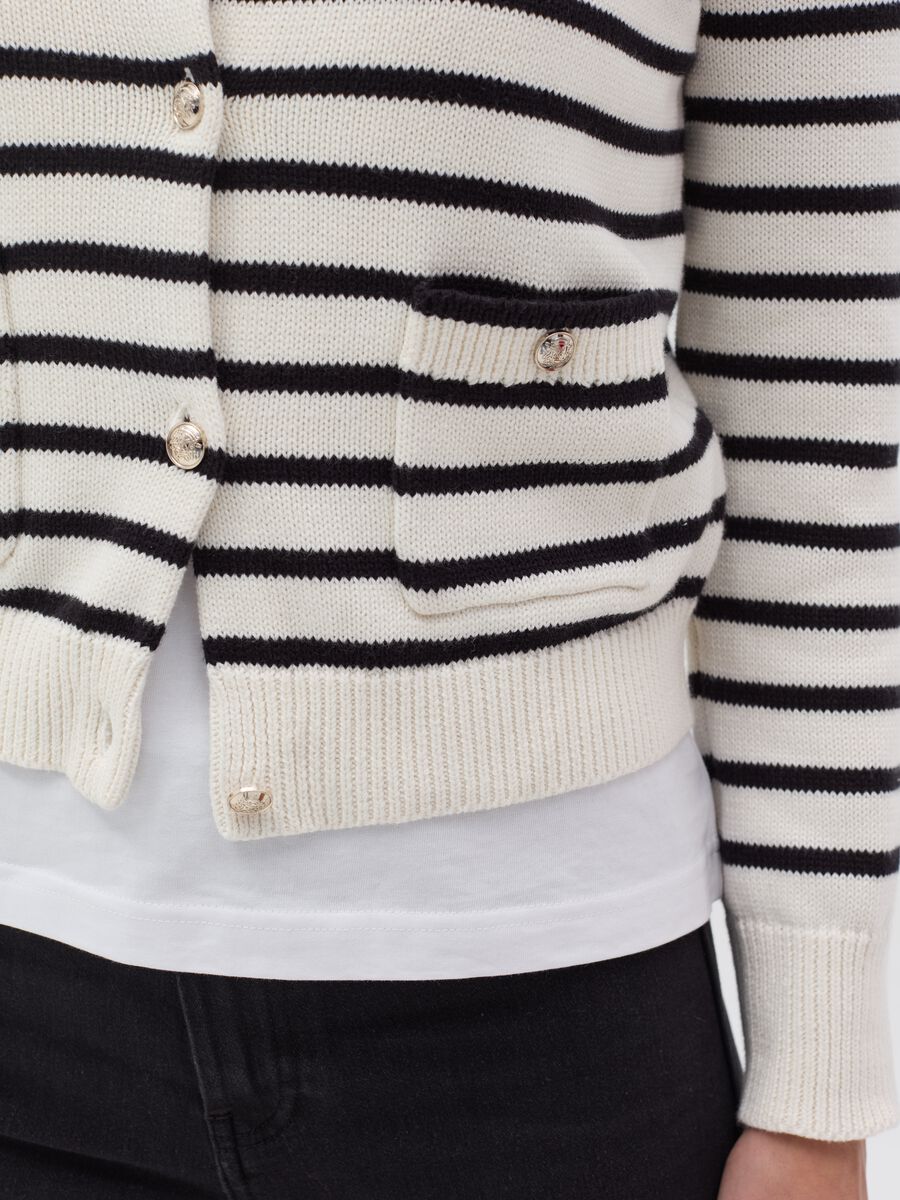 Striped cardigan with gold-coloured buttons_2