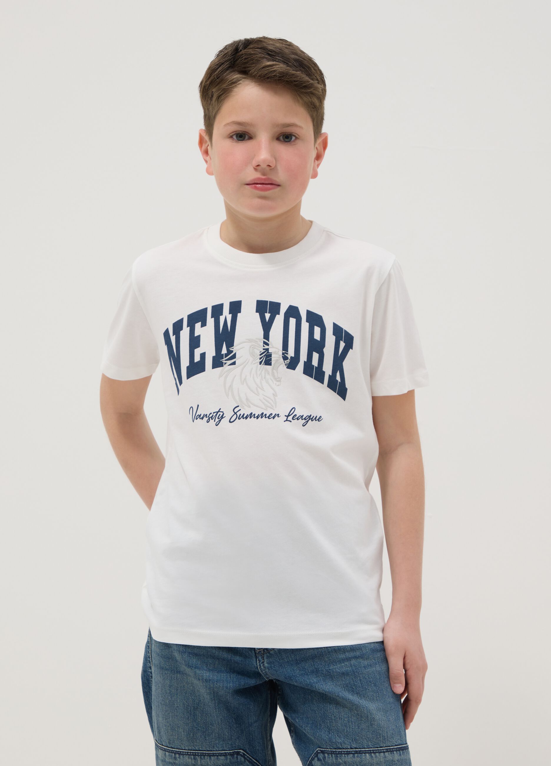 Boy's regular fit pure white cotton T-shirt with print