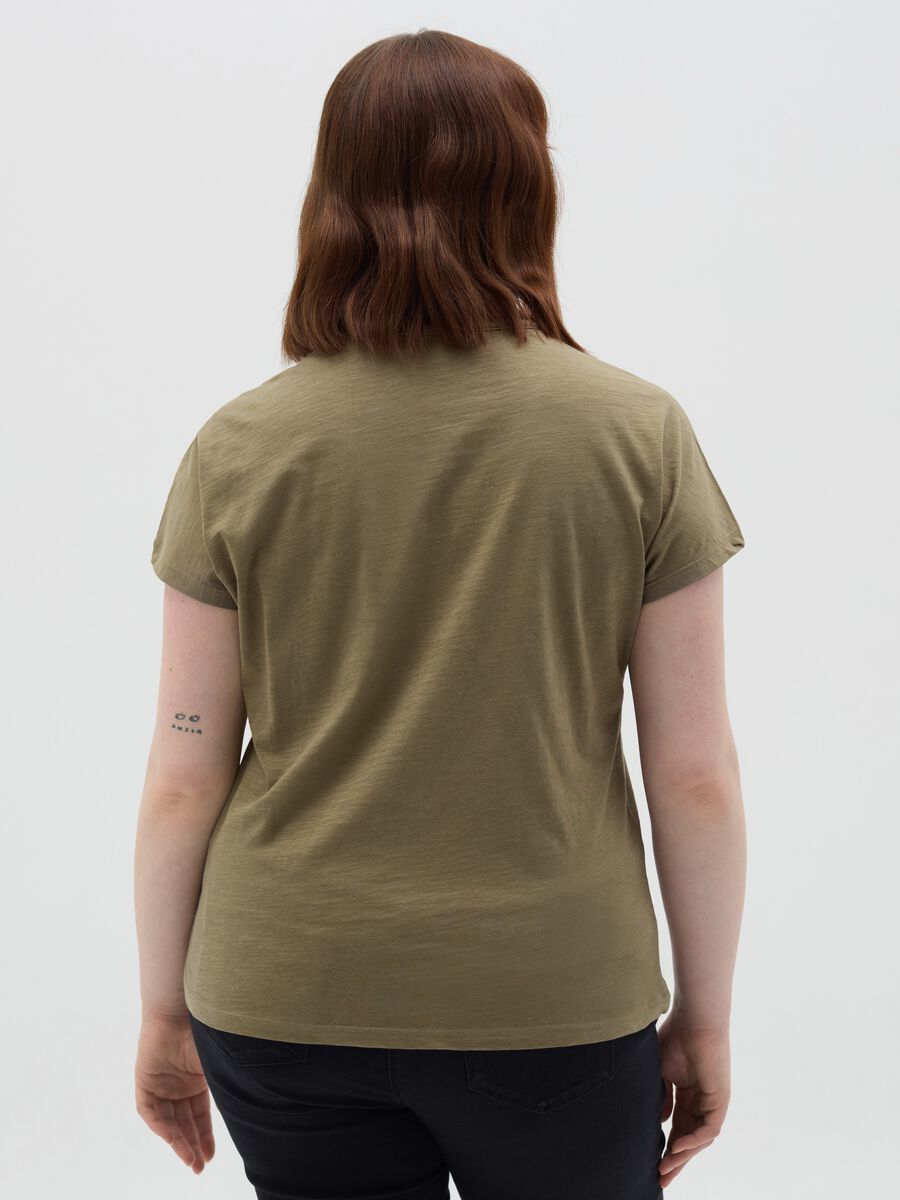 Curvy green T-shirt with V neck_3