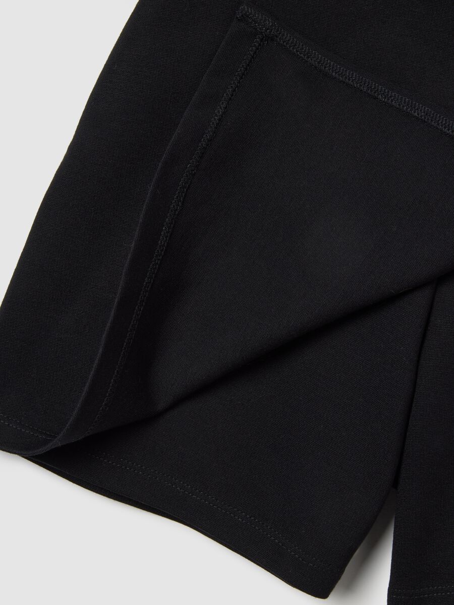 Regular fit girl's black shorts with bow_3