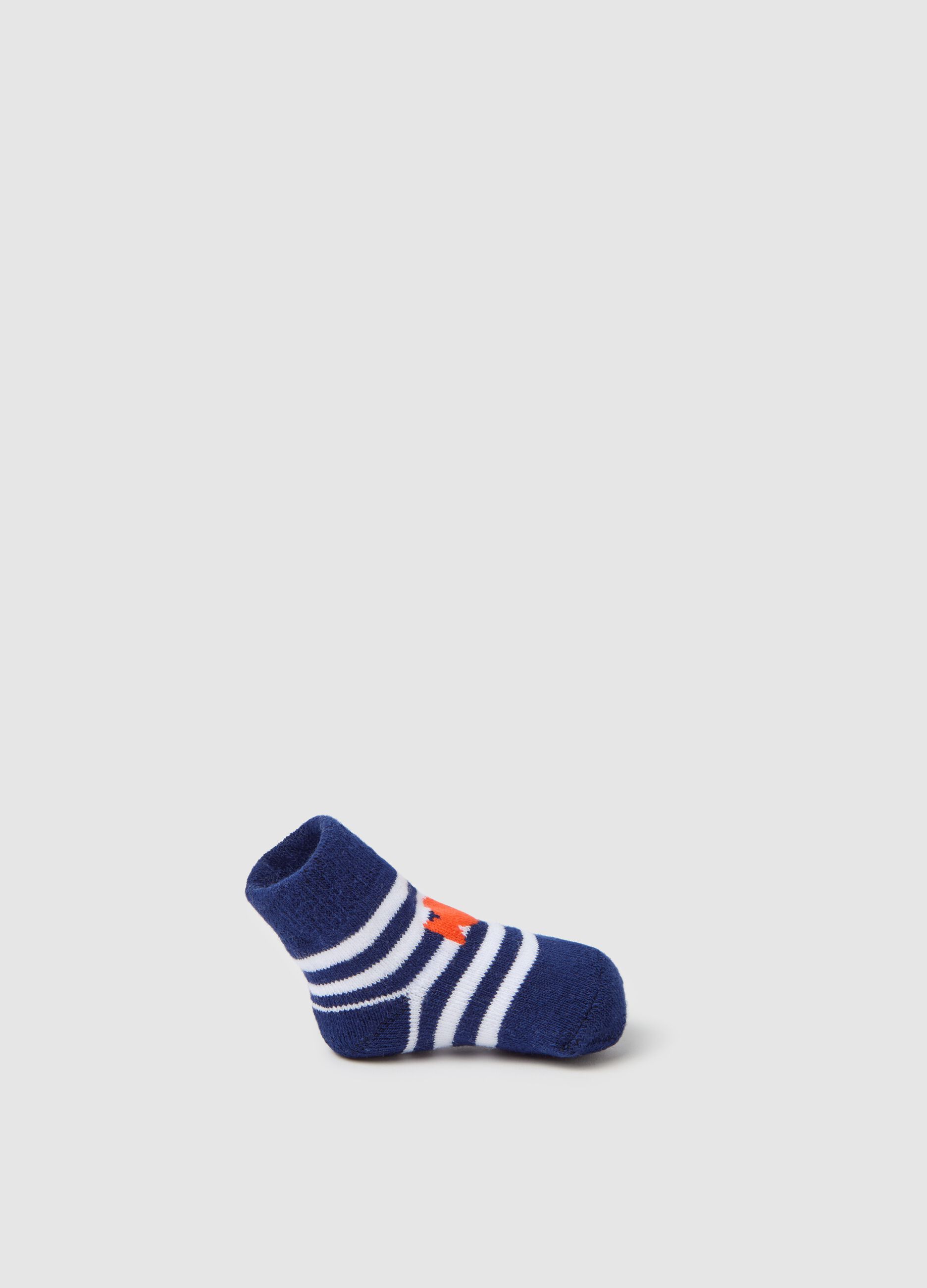 Striped knit shoes with fish design