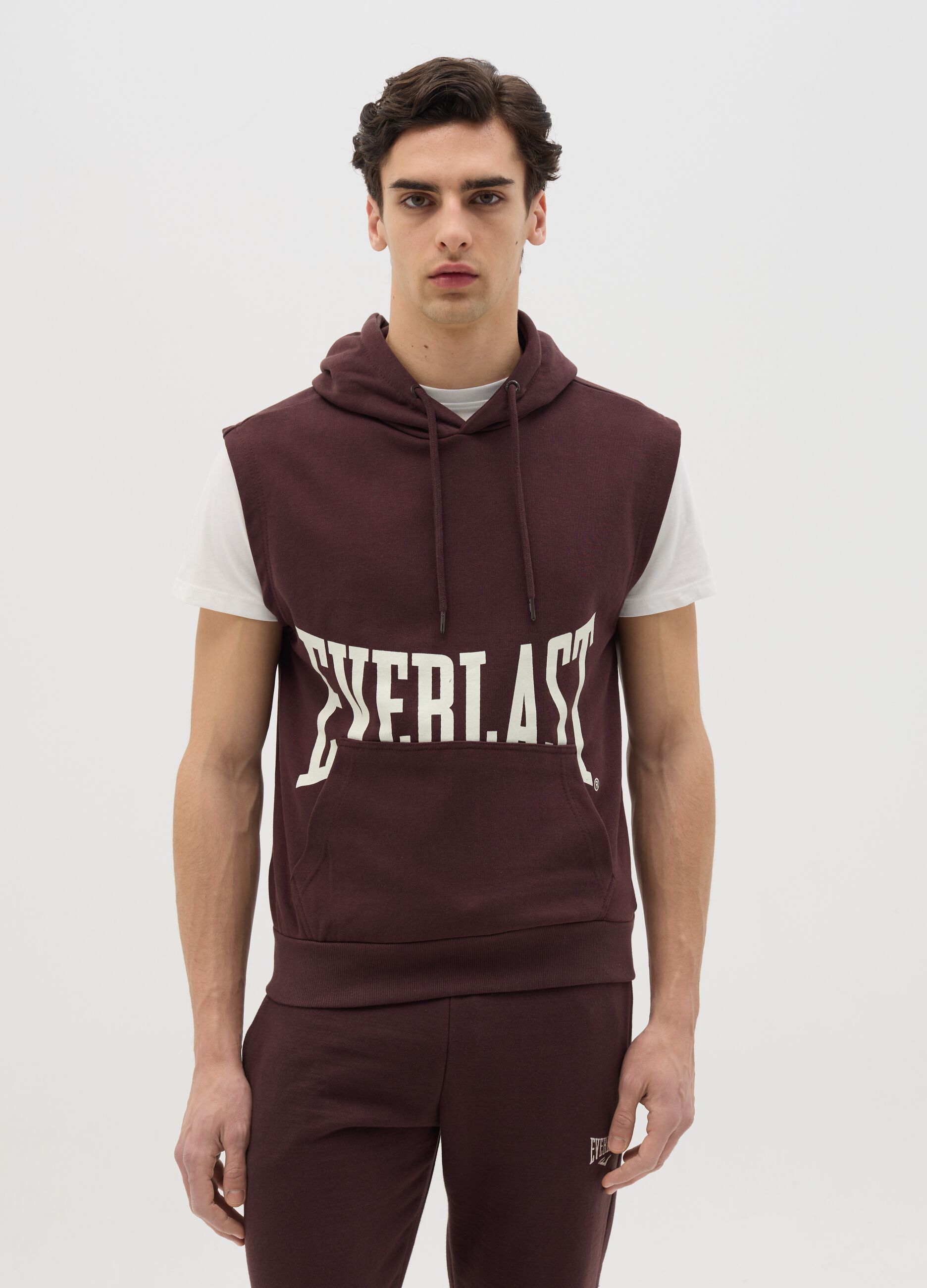 Brown sleeveless sweatshirt with print