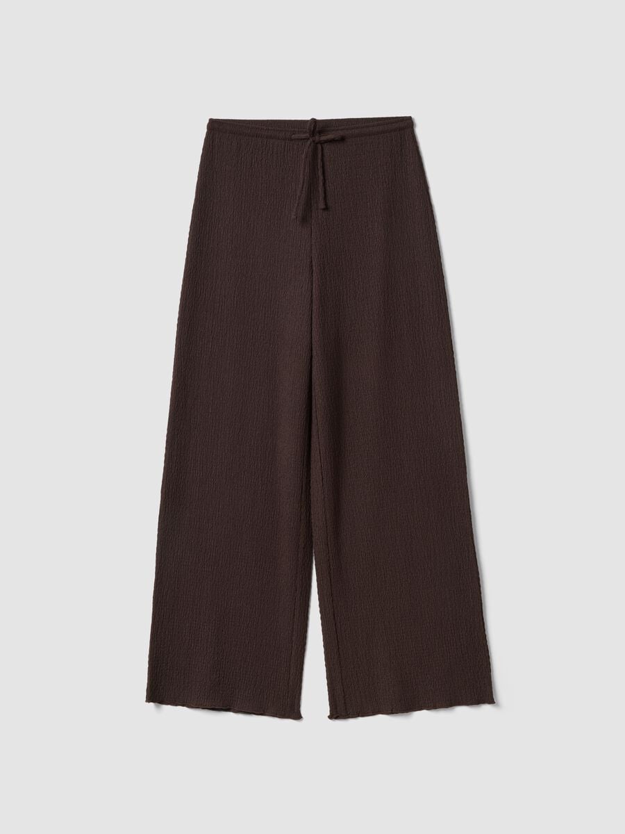 Pantaloni elasticizzati marroni wide leg con texture increspata_4