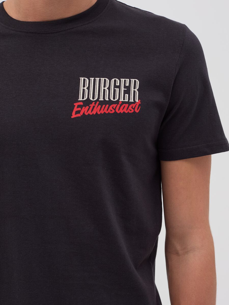 T-shirt con stampa "Burger Enthusiast"_2