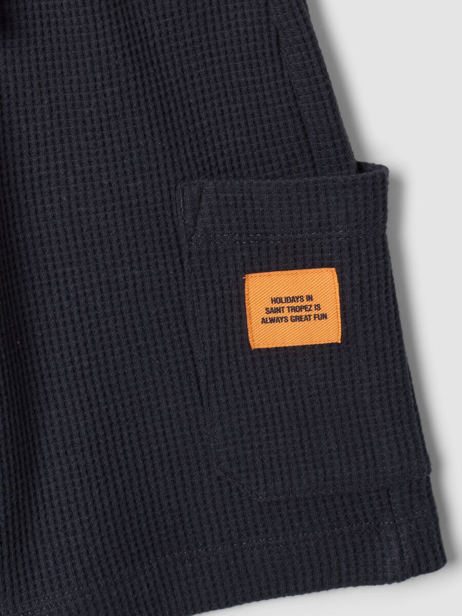 Blue cotton-blend set with striped T-shirt and shorts_3