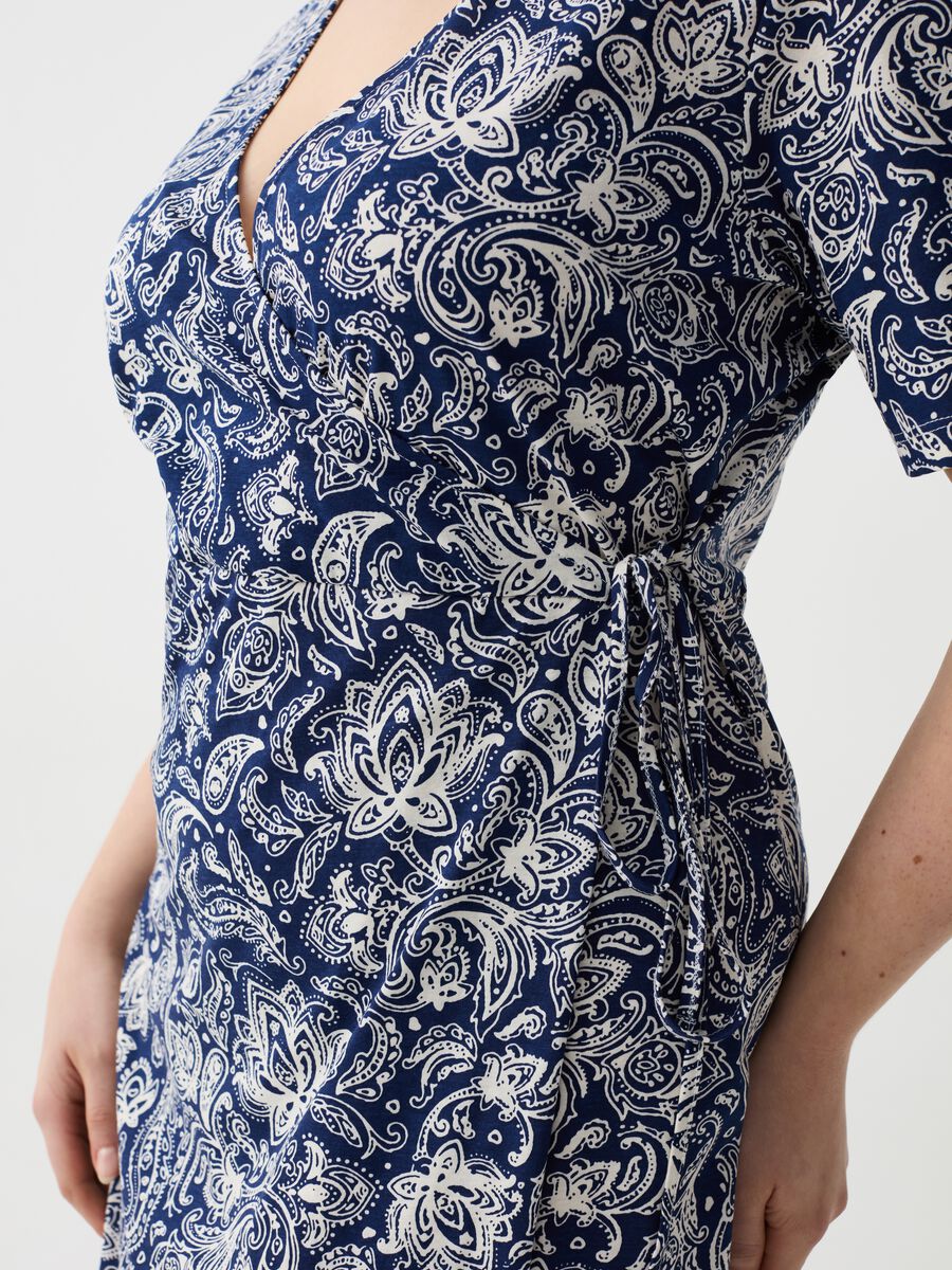 Curvy short wraparound dress with paisley print_1
