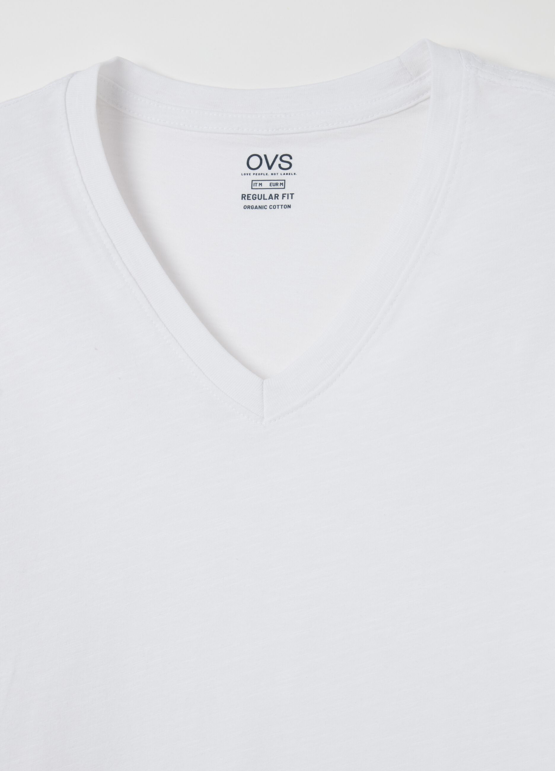 T-shirt in cotone slub con scollo a V