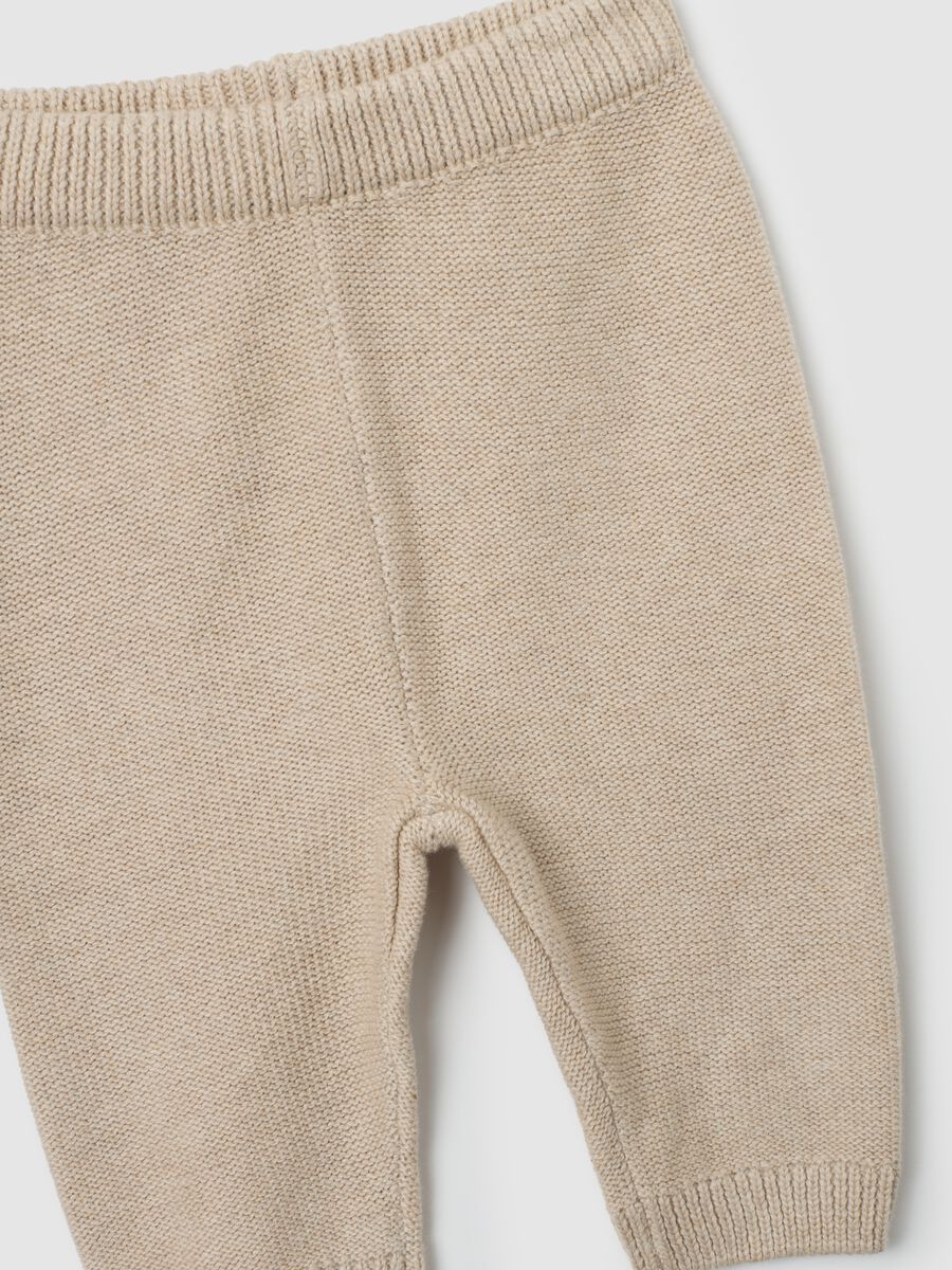 Set da neonato in puro cotone beige con ricamo_3