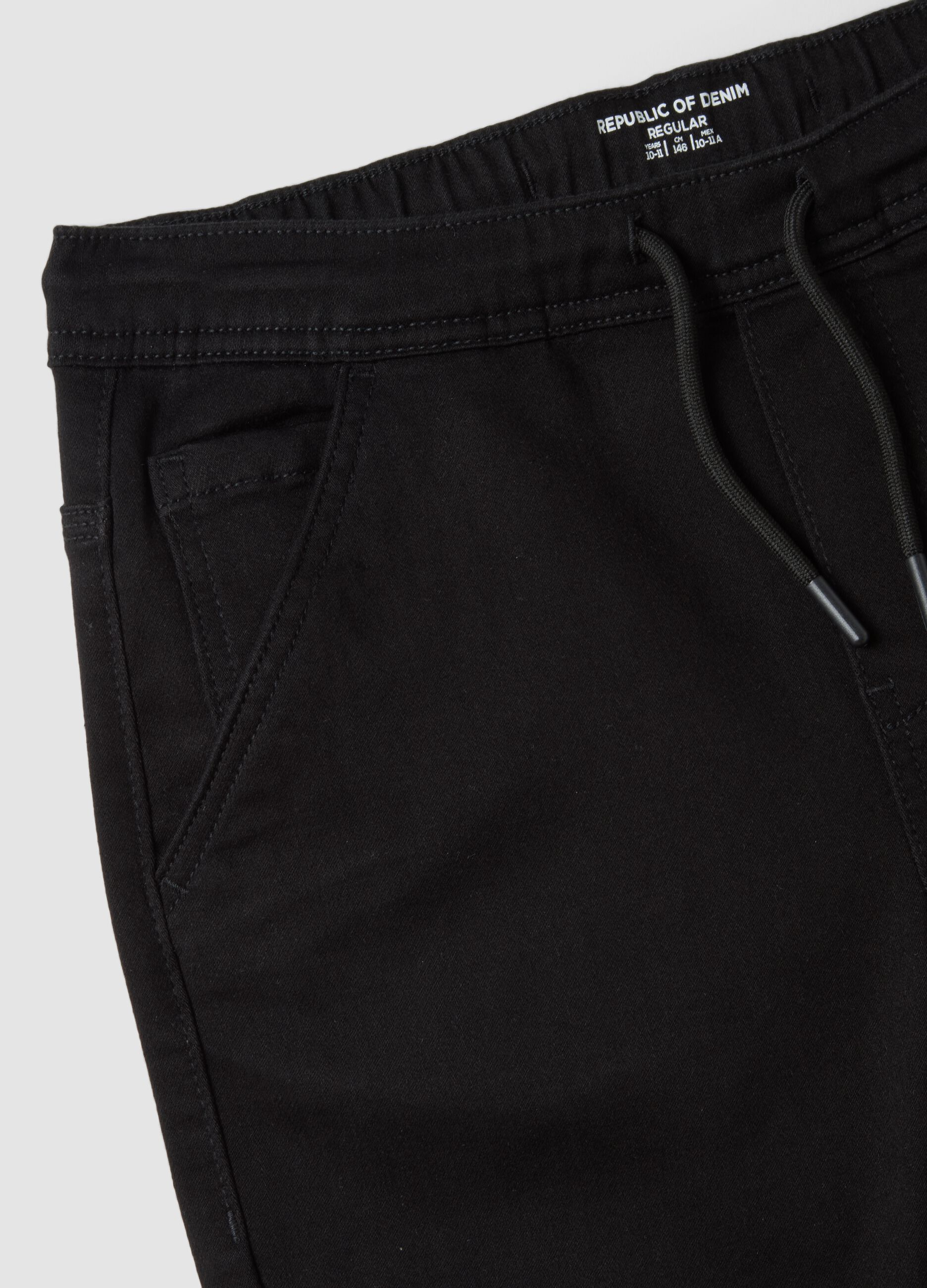 Jogger denim nero in cotone elasticizzato con vita elastica per ragazzo