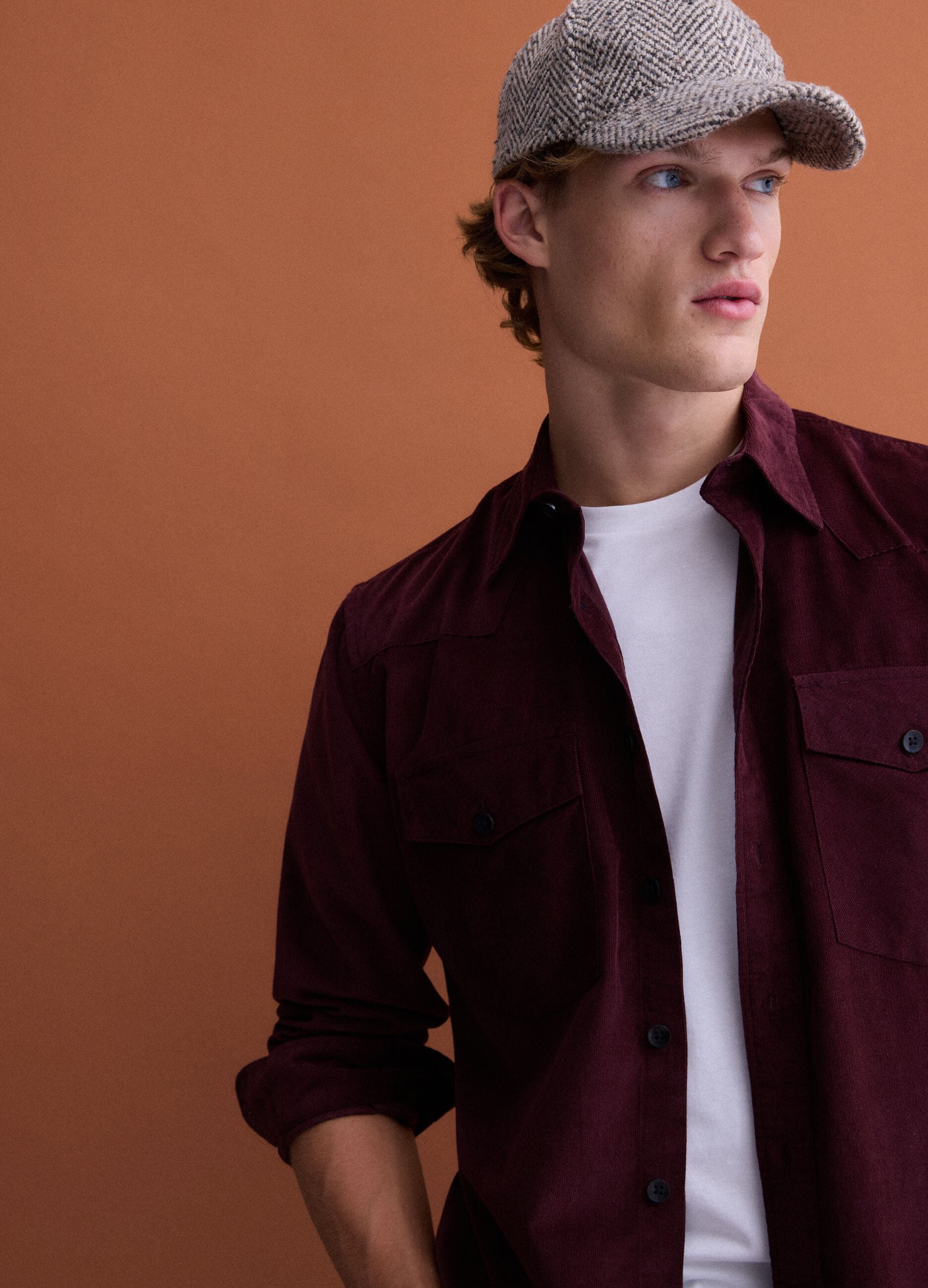 Camicia marrone in puro cotone con due tasche