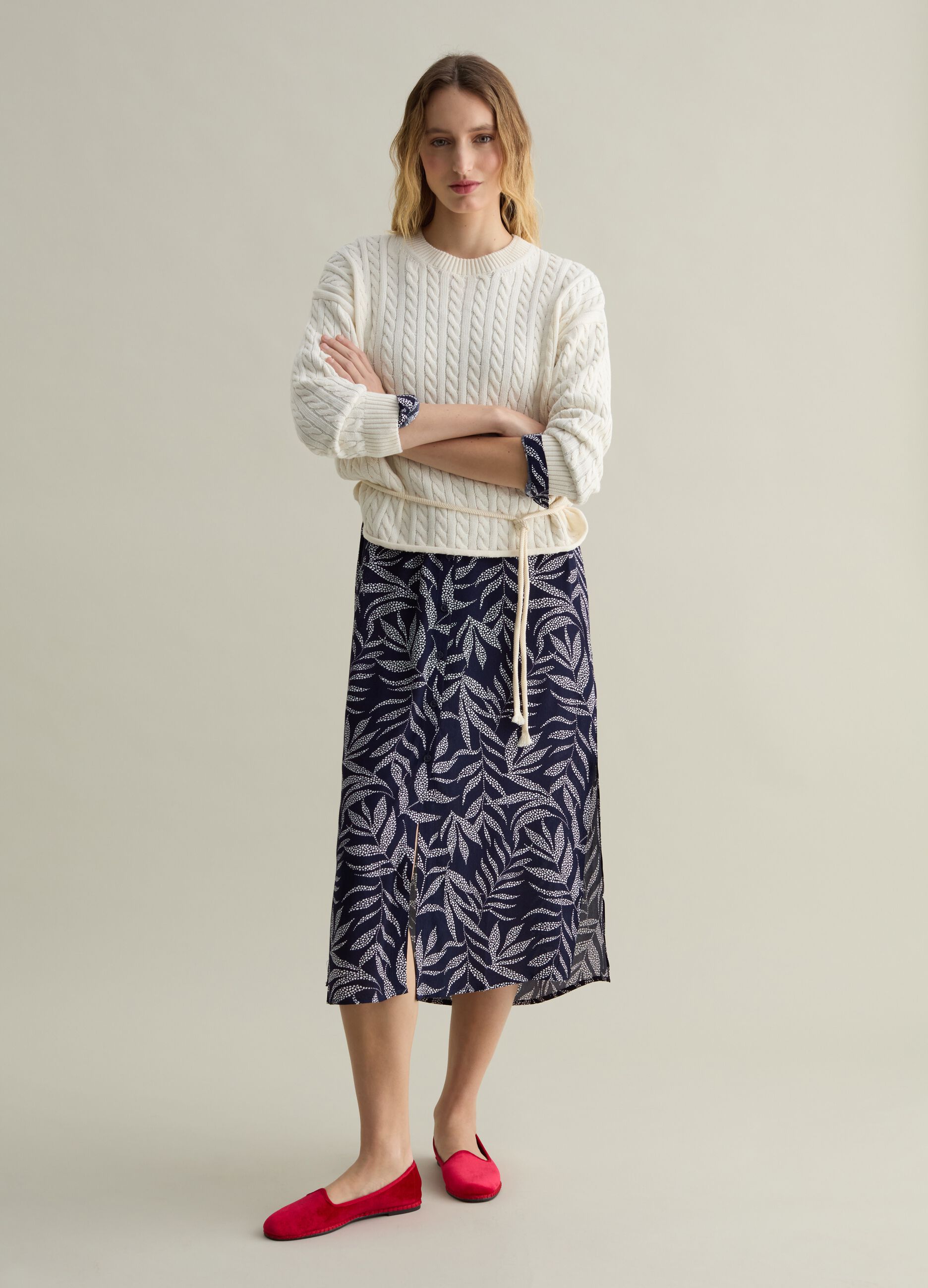 Ribbed pullover with cable-knit design