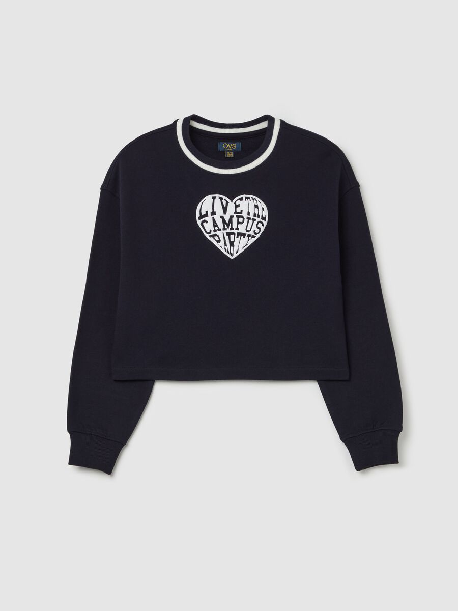 Sweatshirt with heart and "Live the campus party" lettering_3
