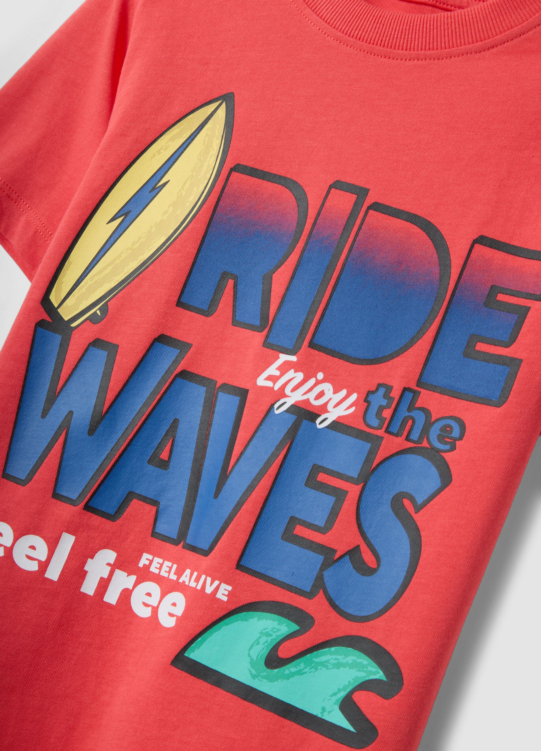 Red pure cotton boys&rsquo; T-shirt with surf print, regular fit