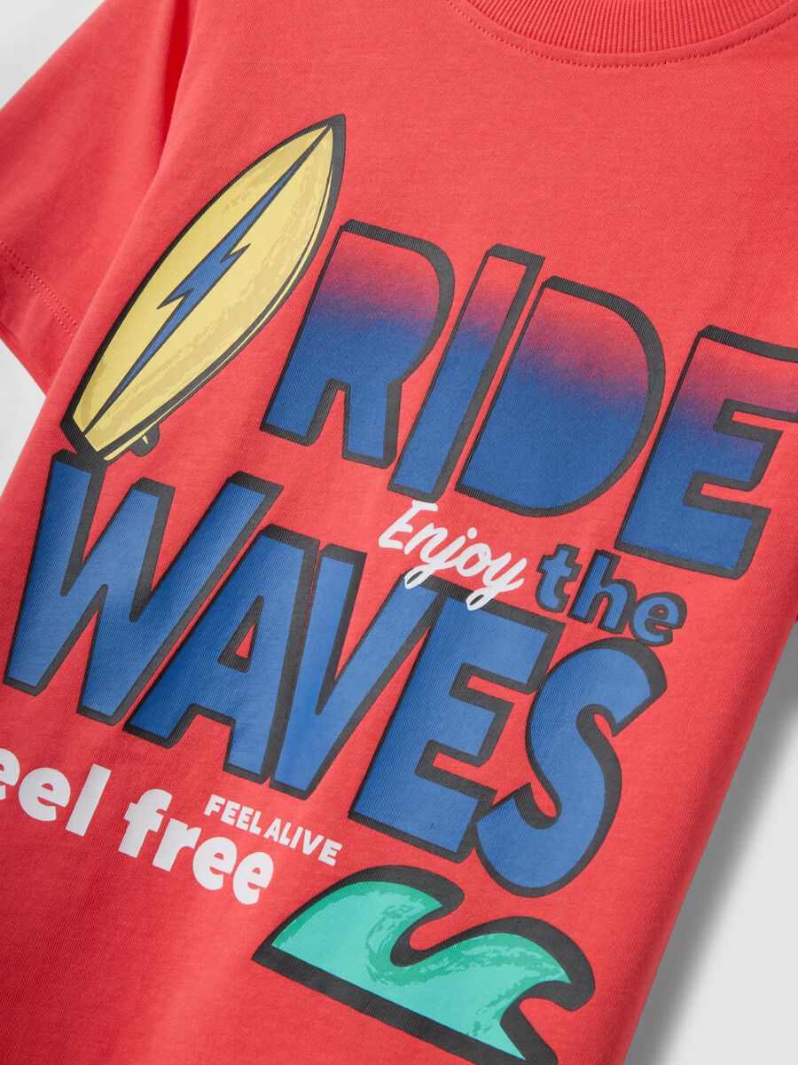 Red pure cotton boys&rsquo; T-shirt with surf print, regular fit_3