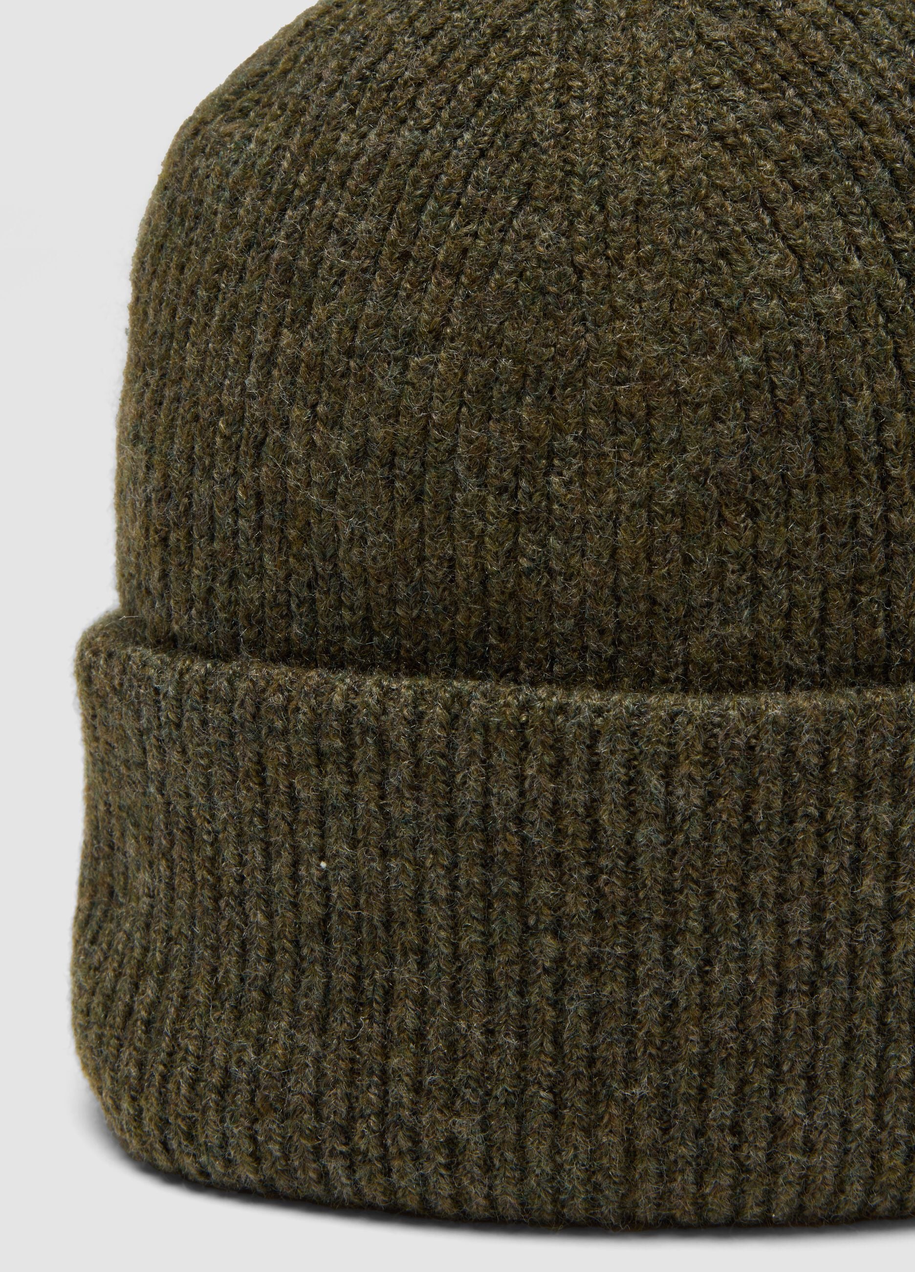 Berretto marrone khaki in tessuto elasticizzato