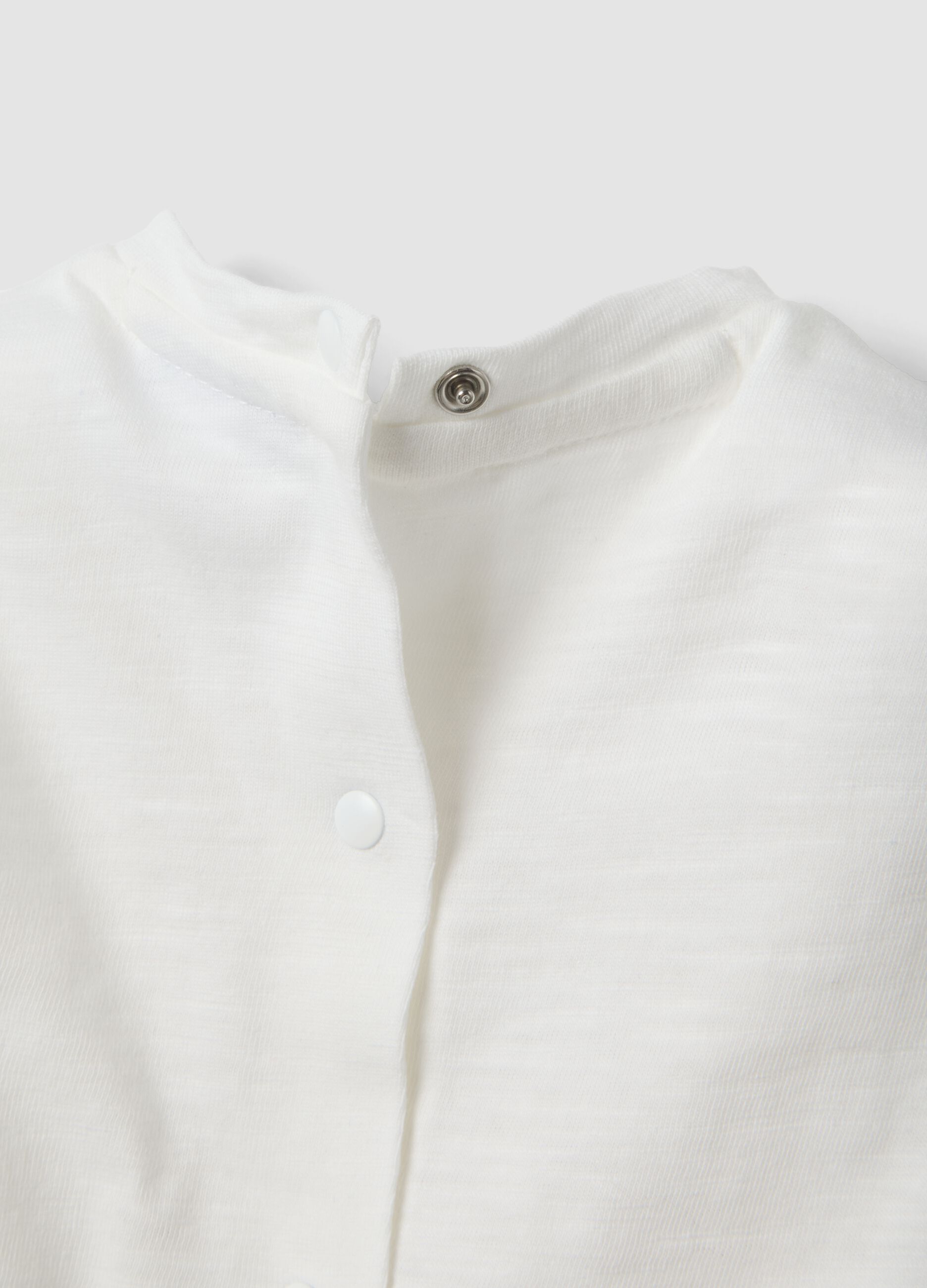 White organic cotton set with T-shirt and shorts