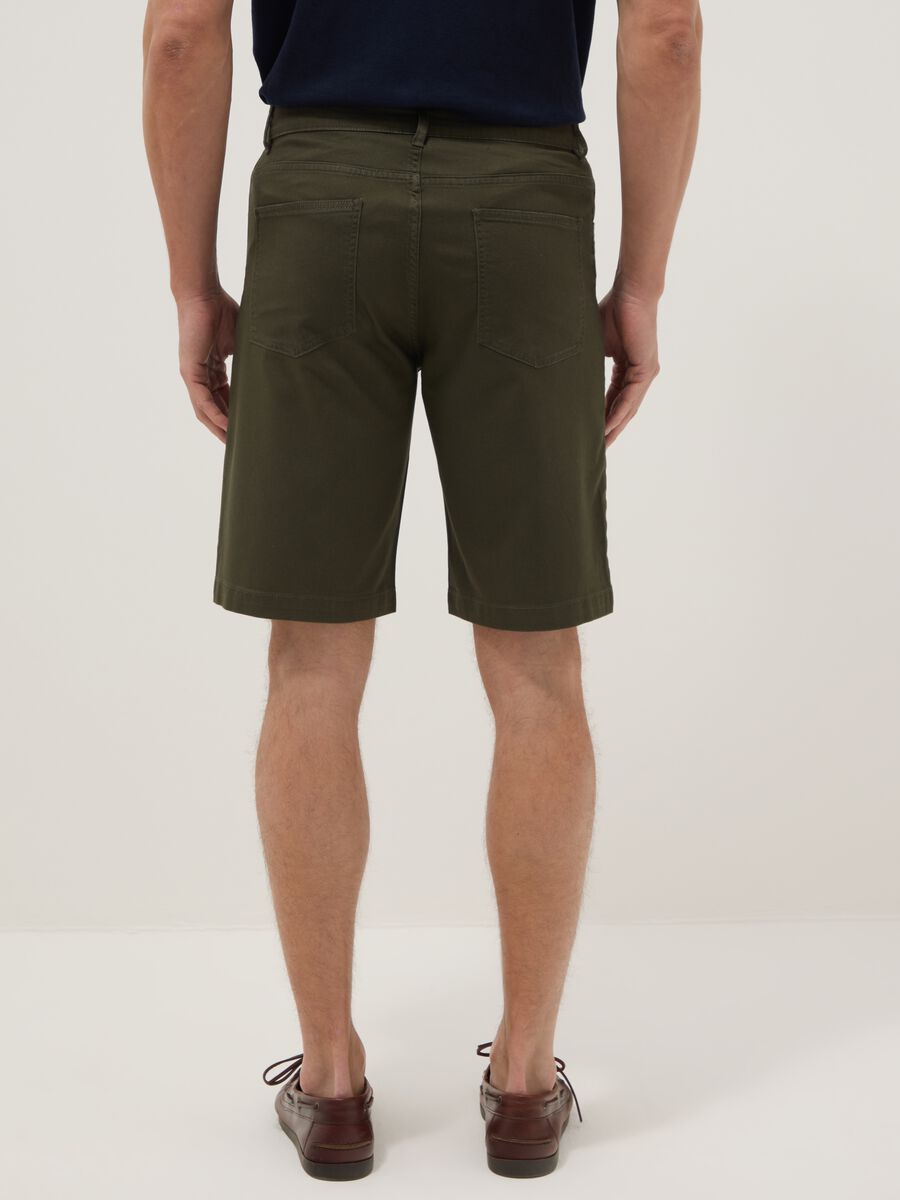 Men&rsquo;s Green Regular-Fit Bermuda Shorts_2