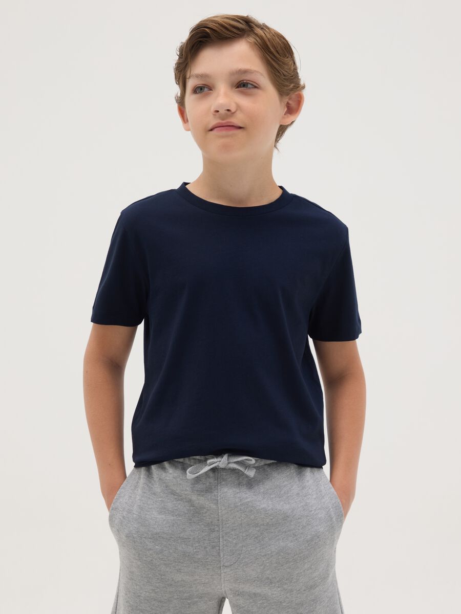 T-shirt da ragazzo in puro cotone blu slim fit con scollo rotondo_0