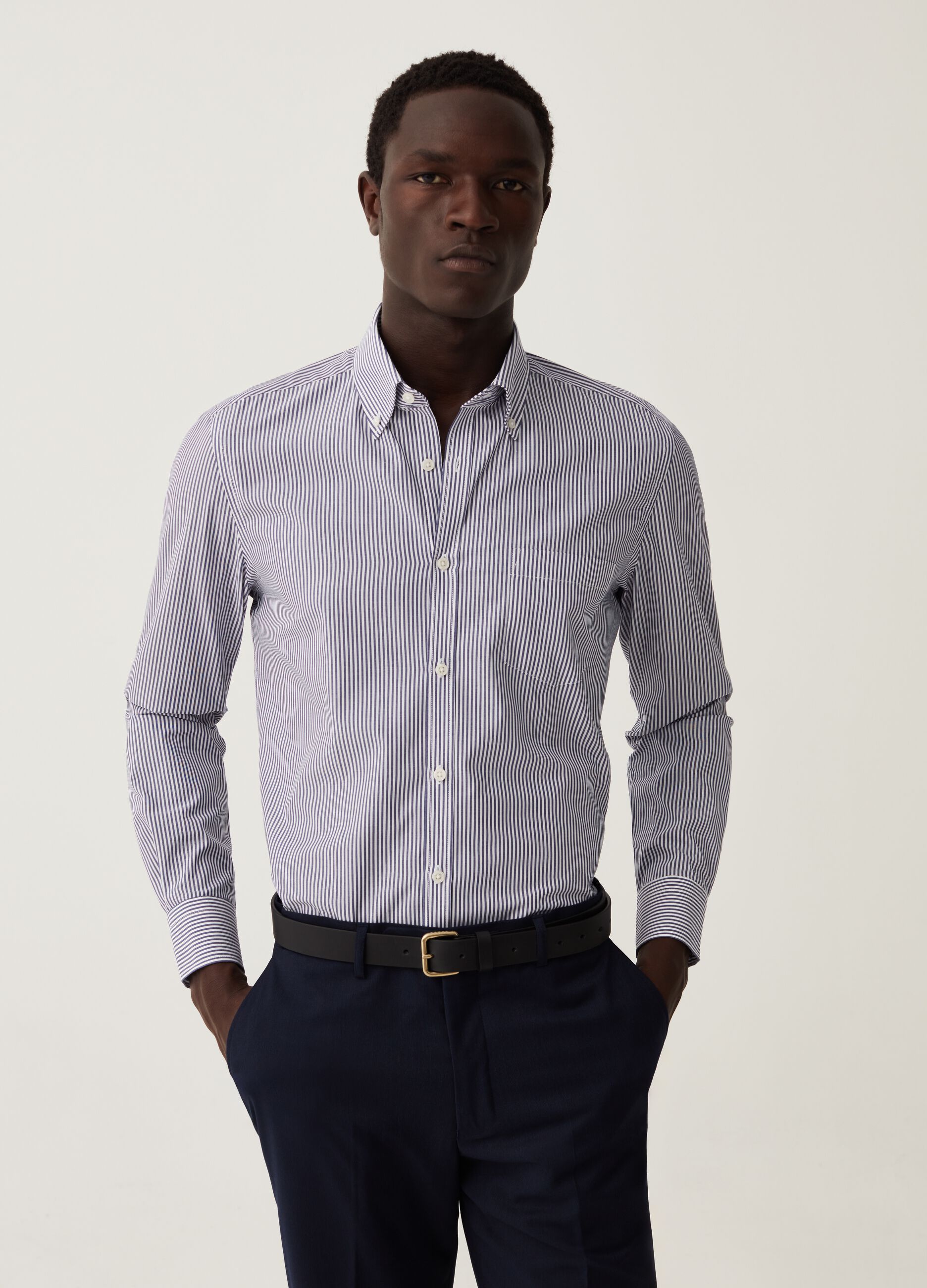 Camicia slim fit a righe sottili con tasca_0