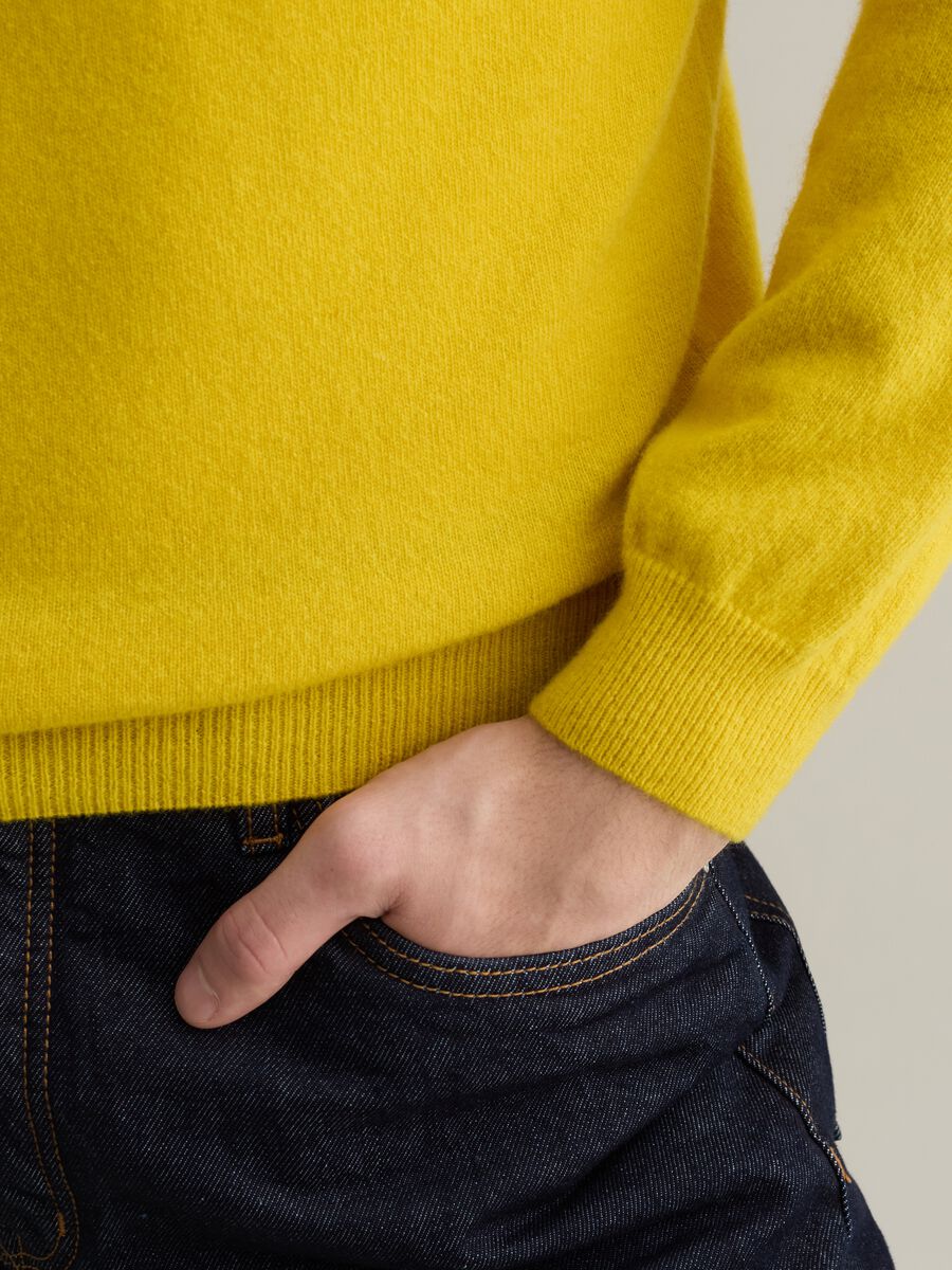 Lambswool crew-neck pullover_2