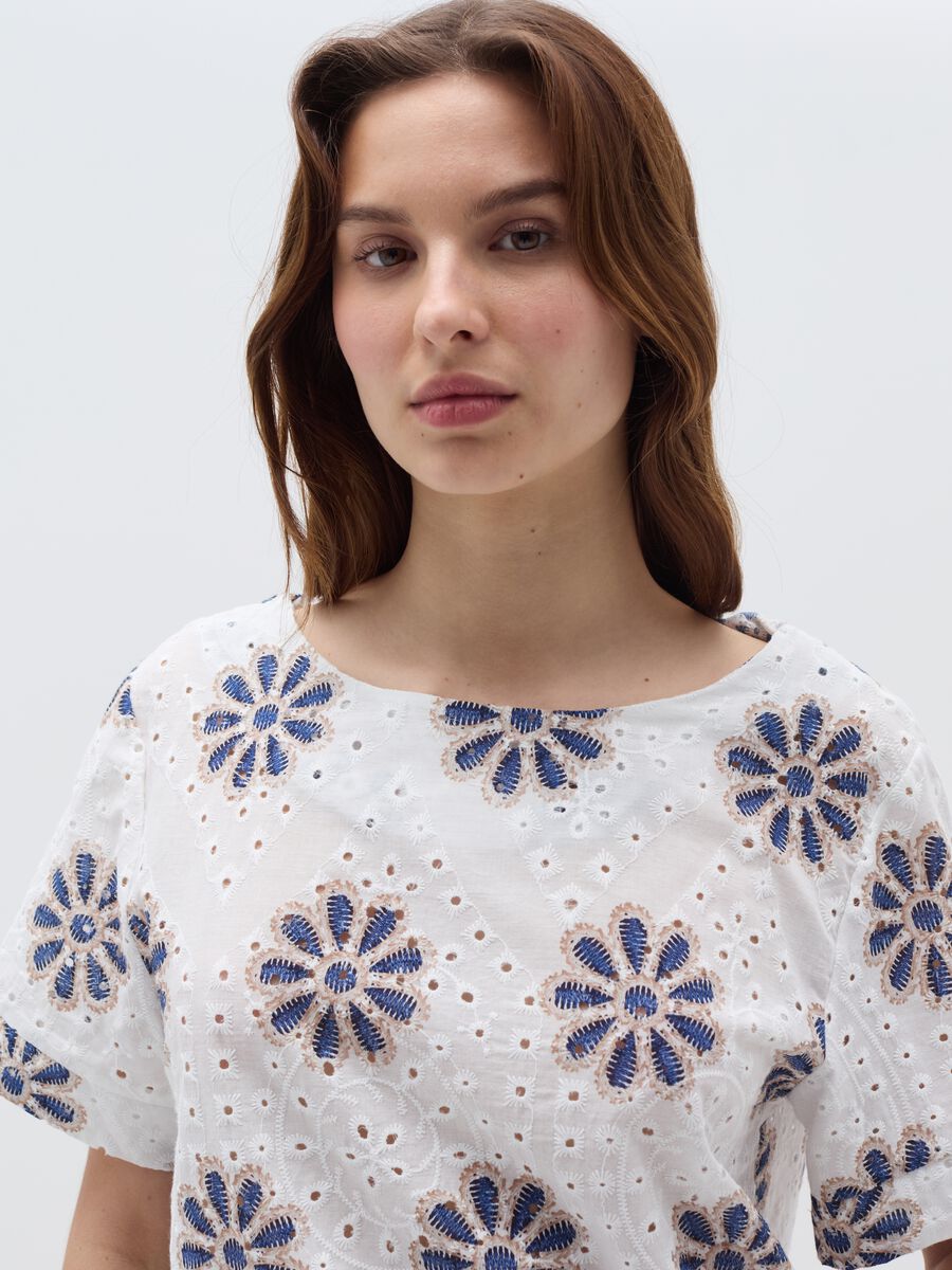 Broderie anglaise blouse with flowers embroidery_1